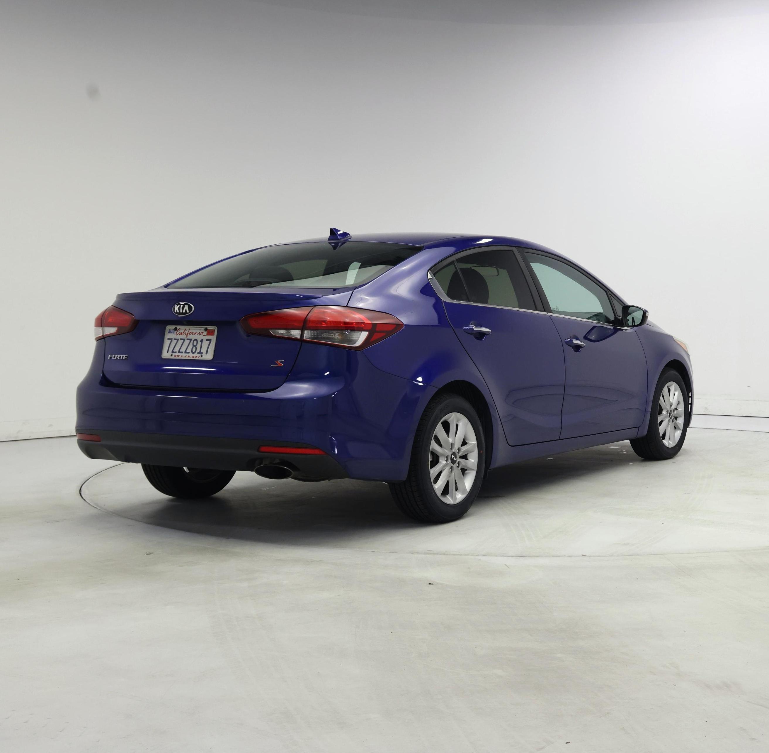 Thumbnail: 2017 Kia Forte - 8