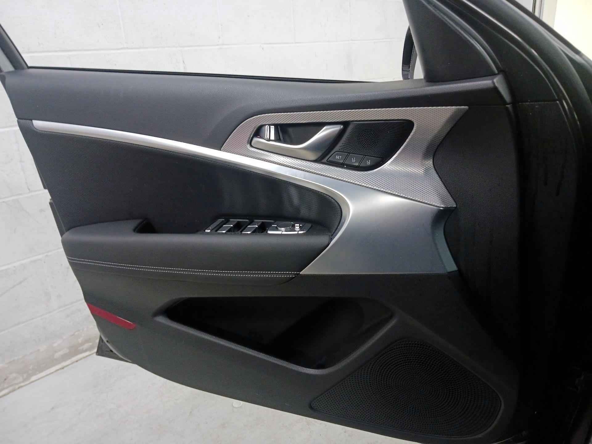 Thumbnail: 2023 Genesis G70 - 12