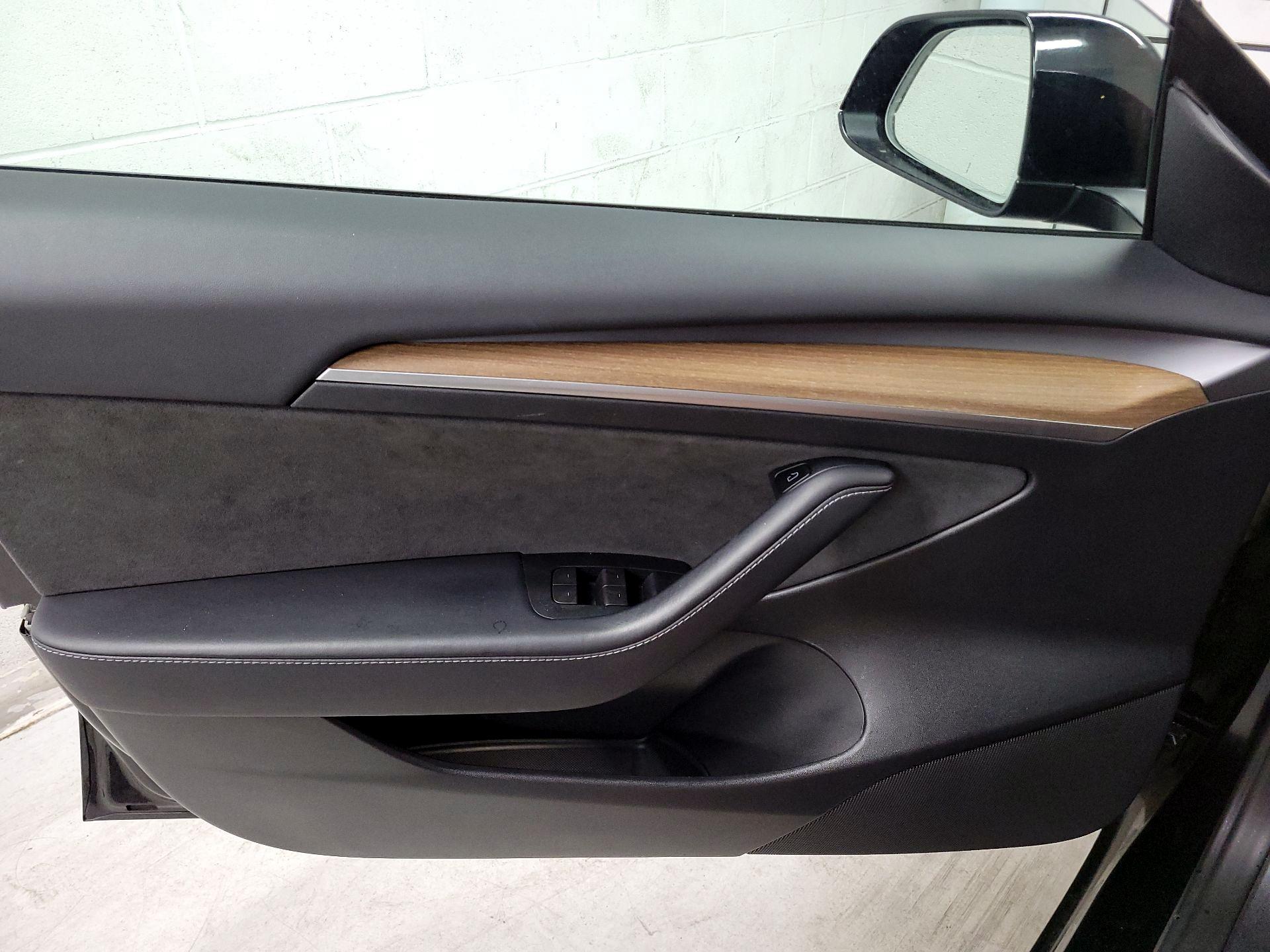 Thumbnail: 2022 Tesla Model 3 - 12