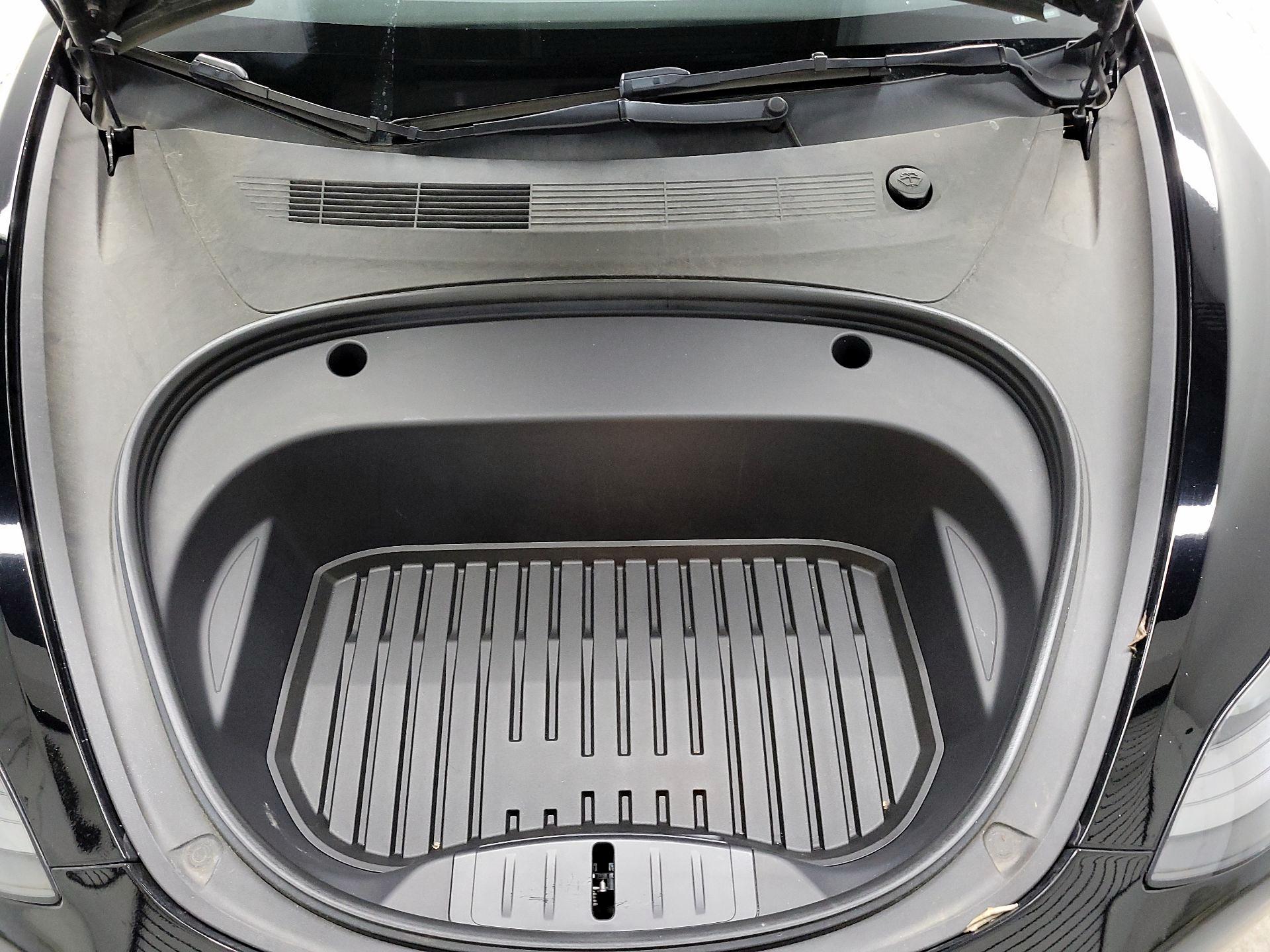Thumbnail: 2022 Tesla Model 3 - 17