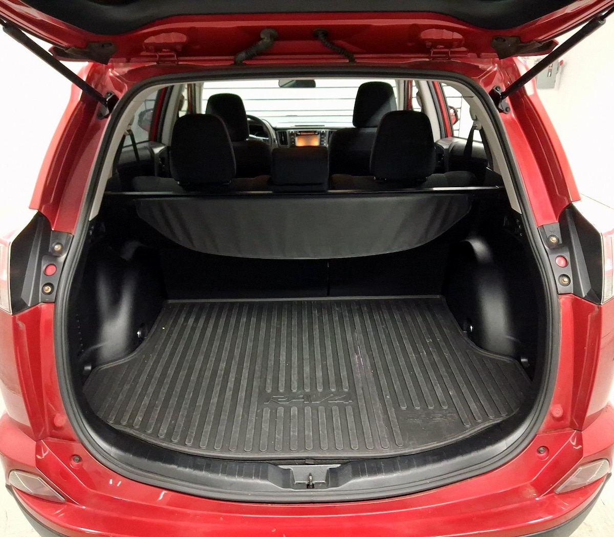 Trunk/Cargo (Seats Up)