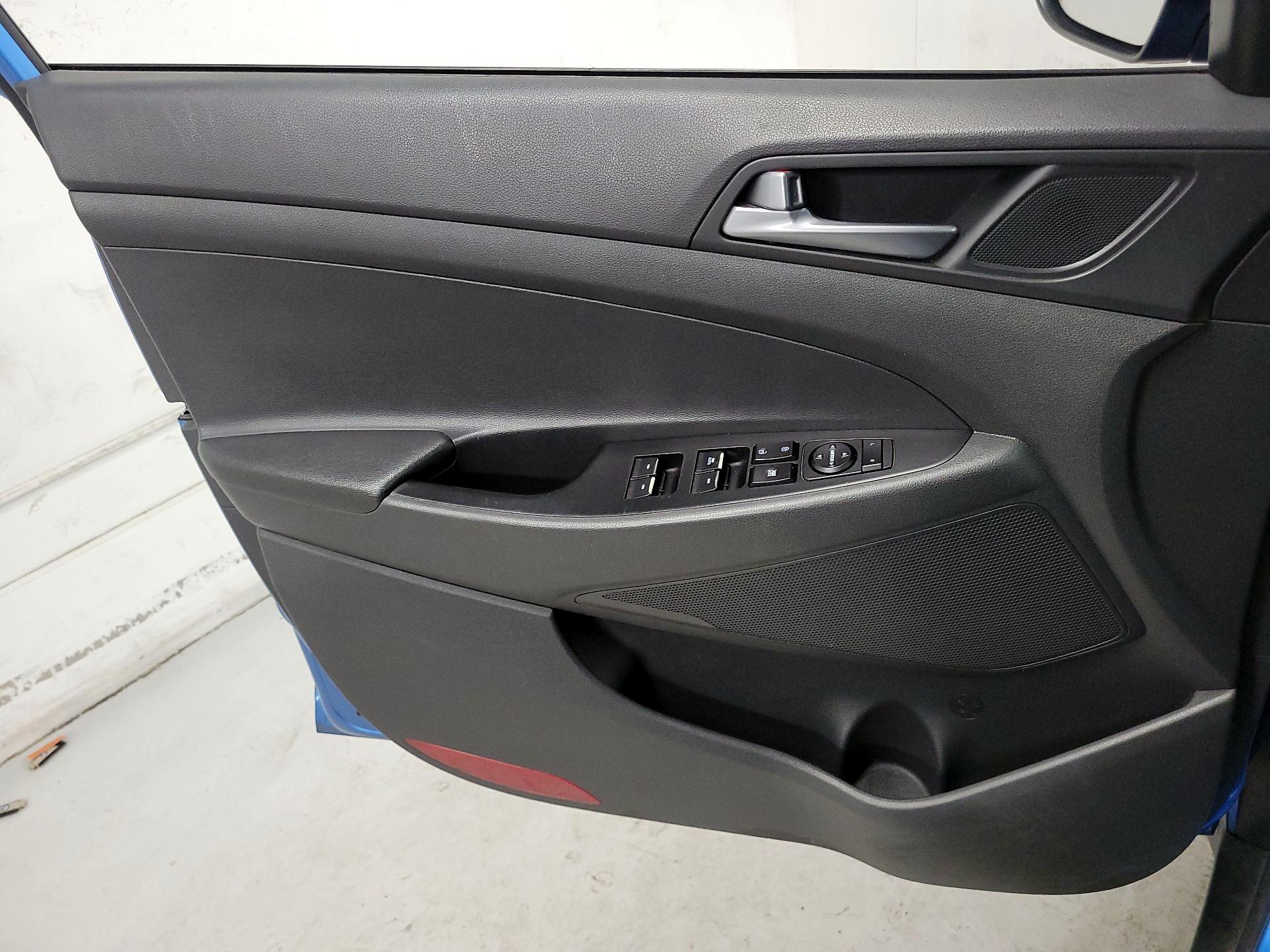 Thumbnail: 2016 Hyundai Tucson - 12