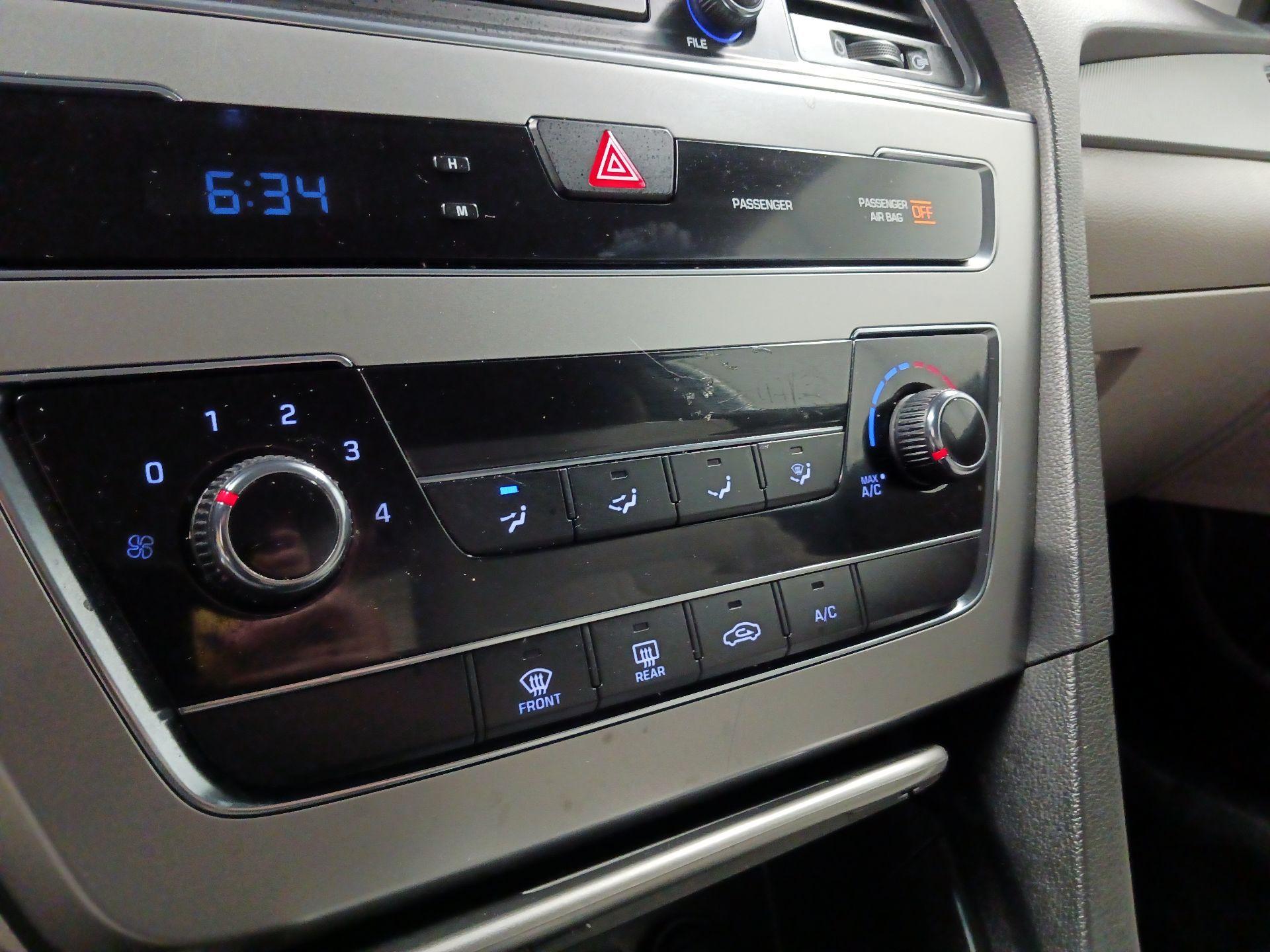 Thumbnail: 2015 Hyundai Sonata - 12