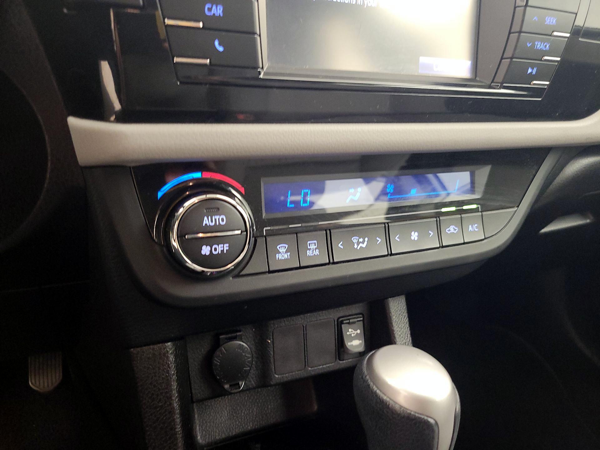 Thumbnail: 2015 Toyota Corolla - 16