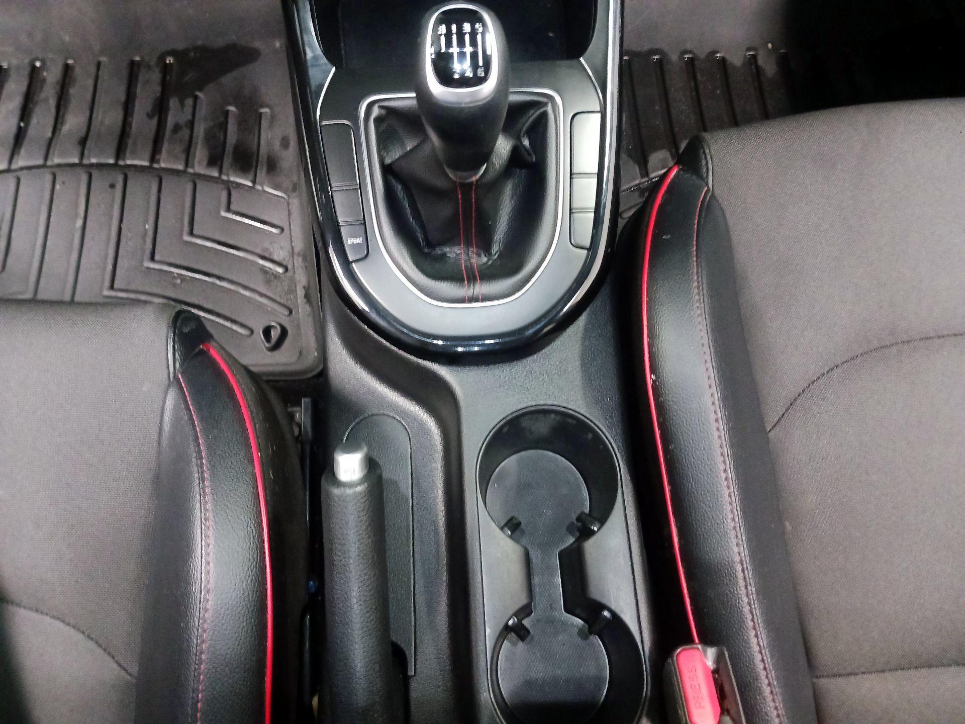 Thumbnail: 2021 Kia Forte - 15