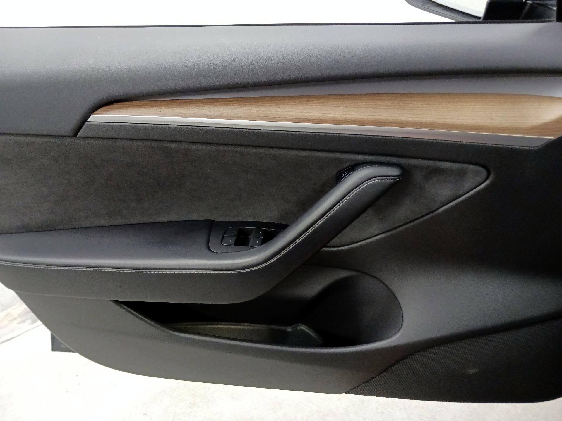 Thumbnail: 2022 Tesla Model 3 - 12