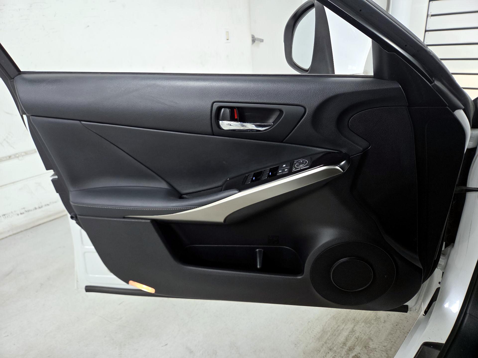 Thumbnail: 2014 Lexus IS - 12