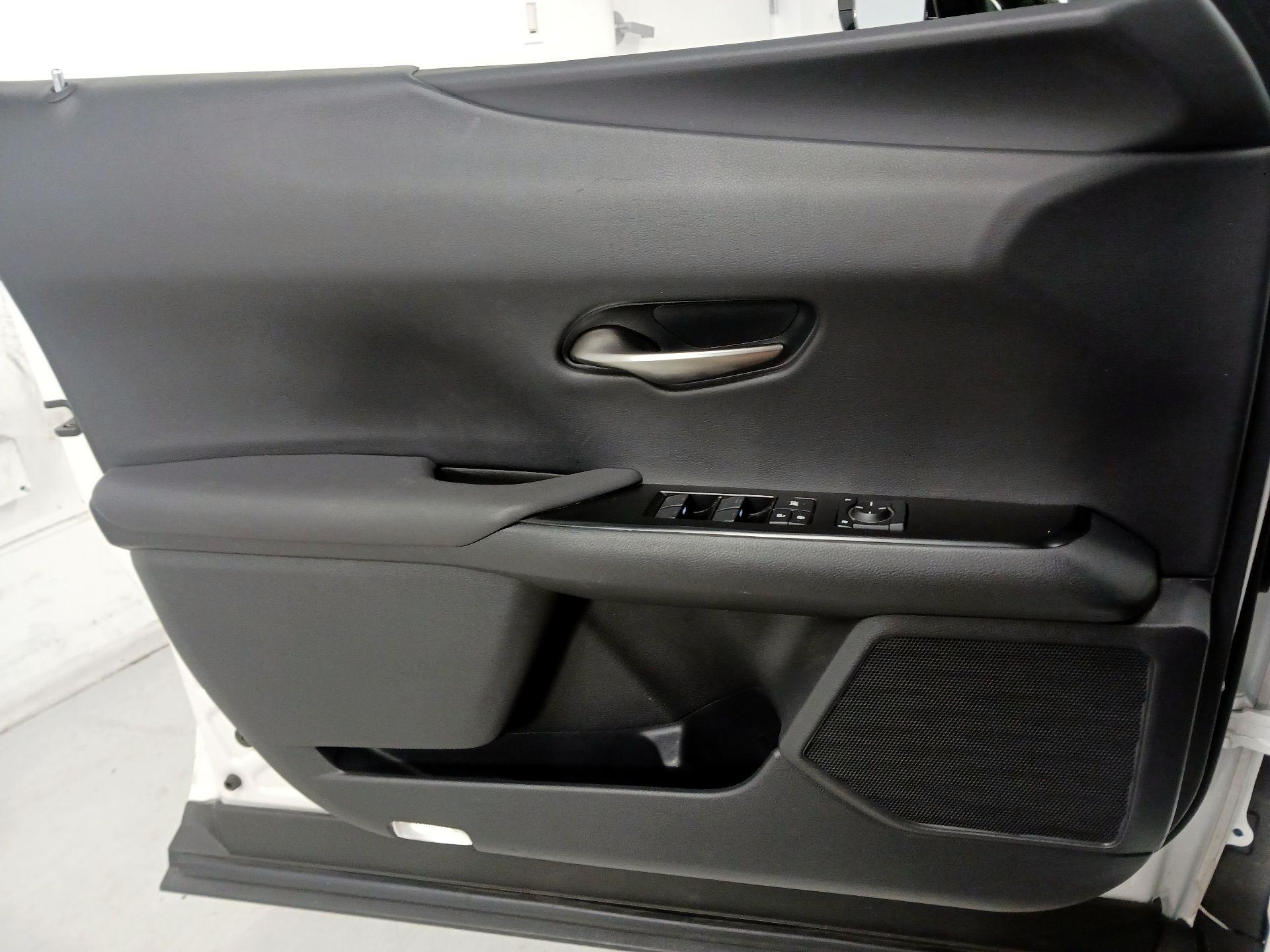 Thumbnail: 2019 Lexus UX - 12