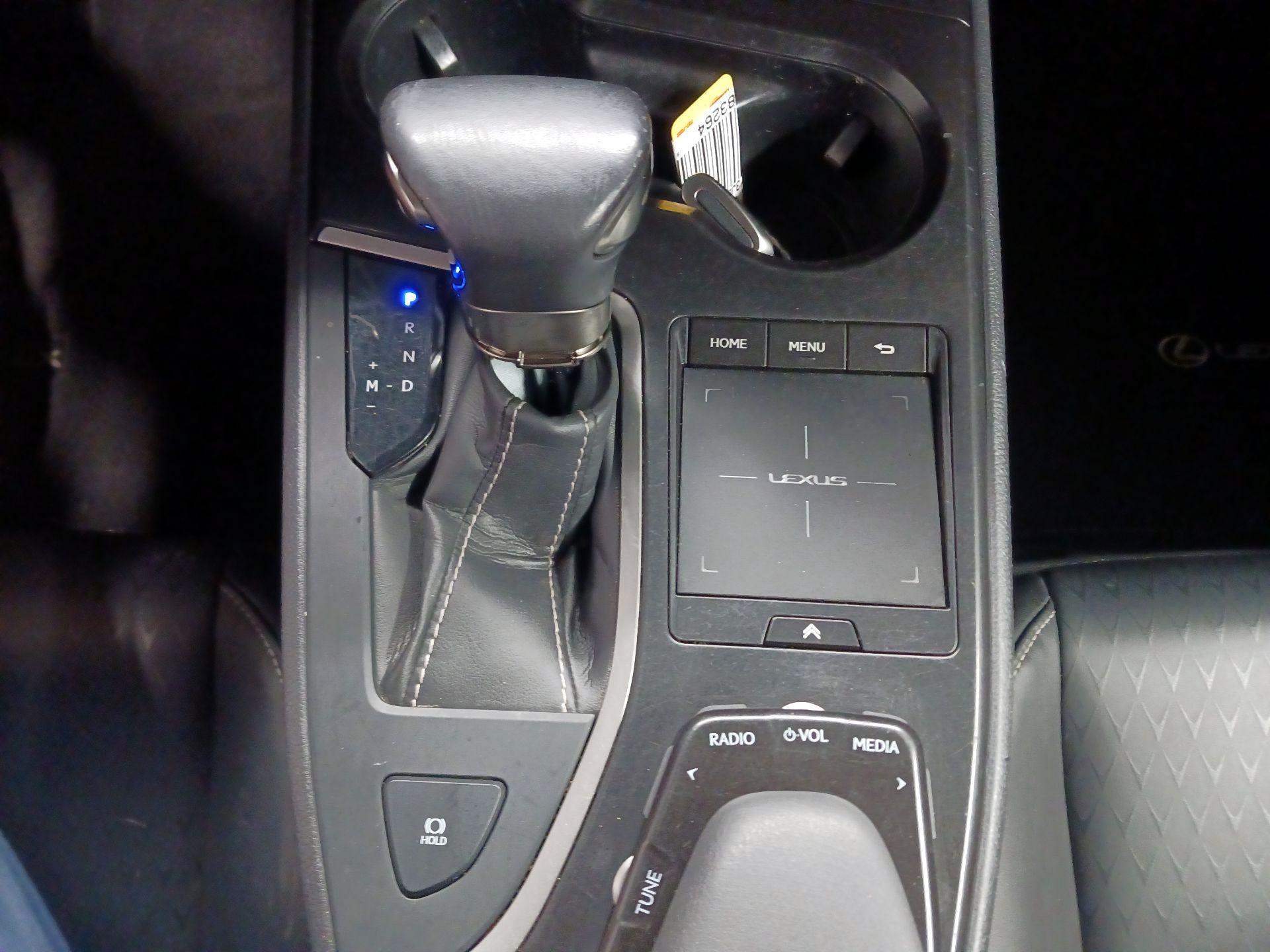 Thumbnail: 2019 Lexus UX - 15