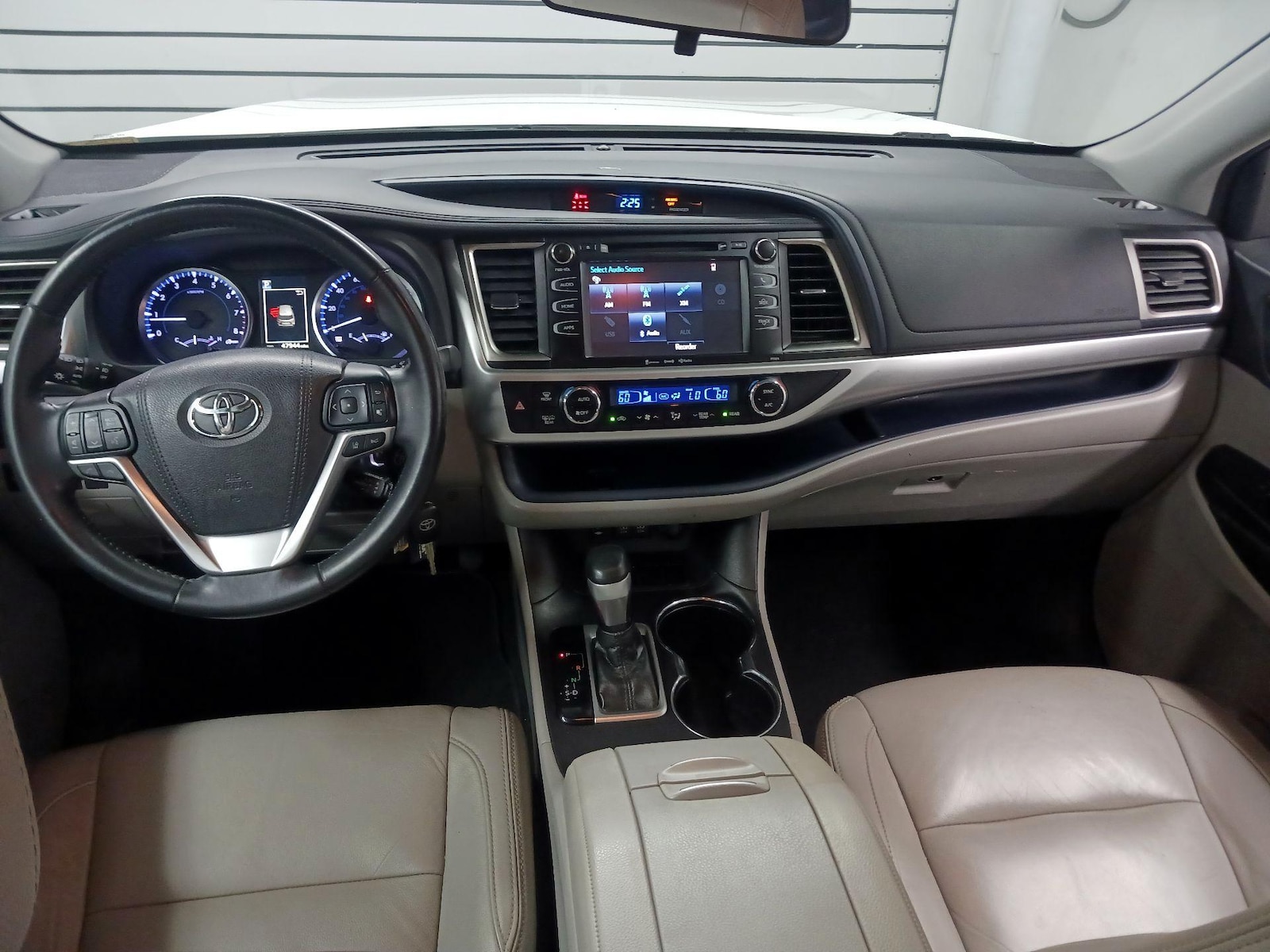 2018 Toyota Highlander LE Plus - Photo 10