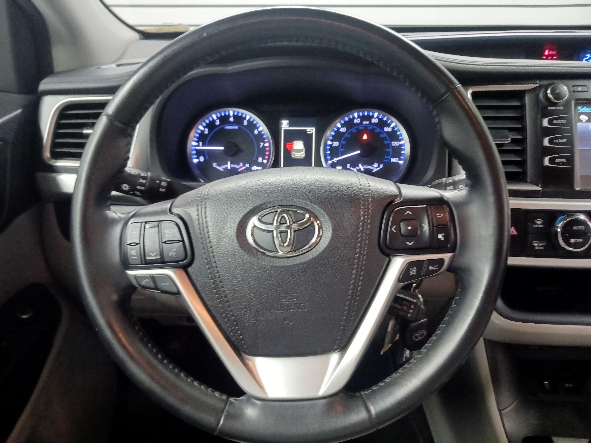 Thumbnail: 2018 Toyota Highlander - 10