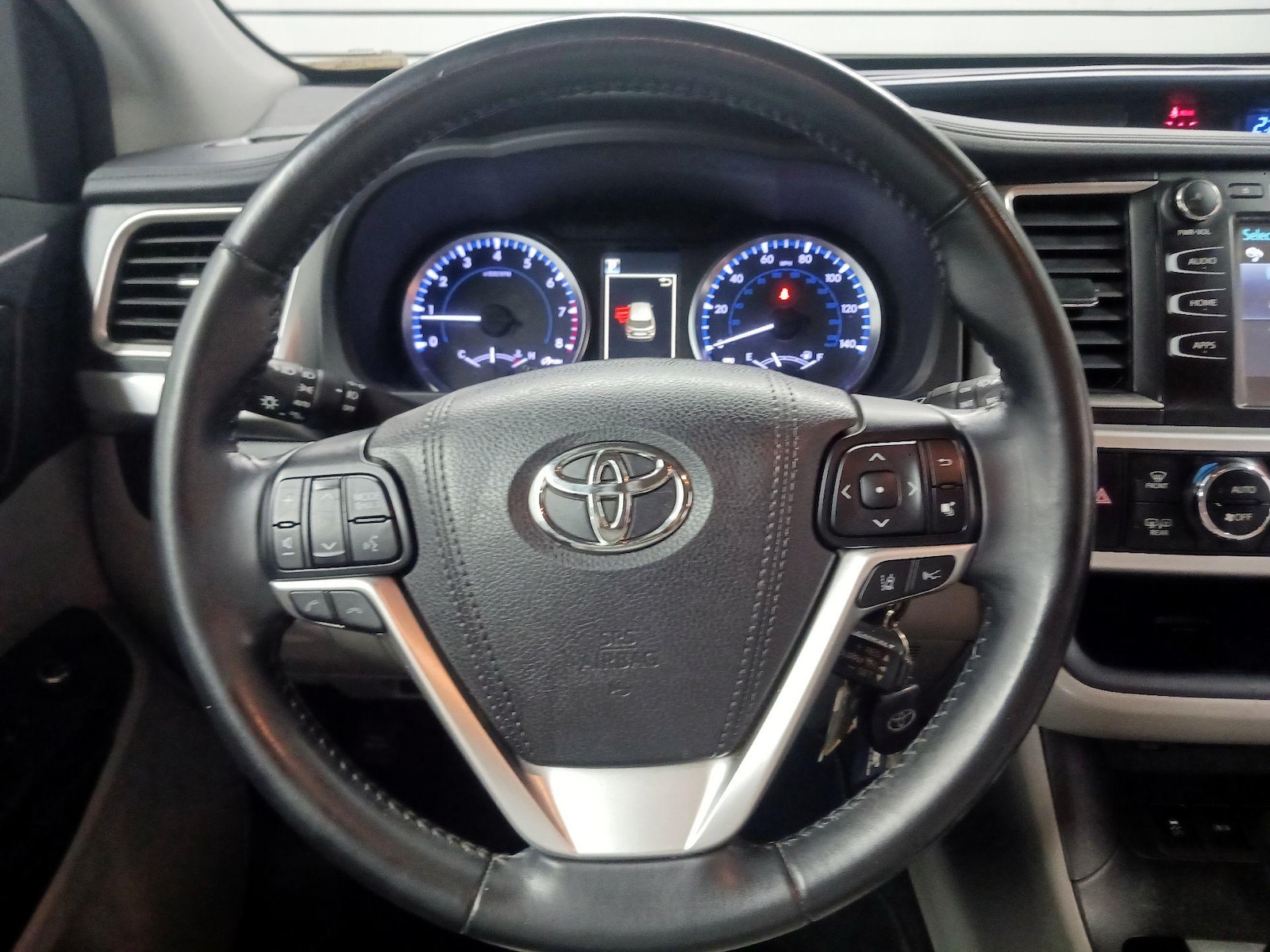 2018 Toyota Highlander LE Plus - Photo 11