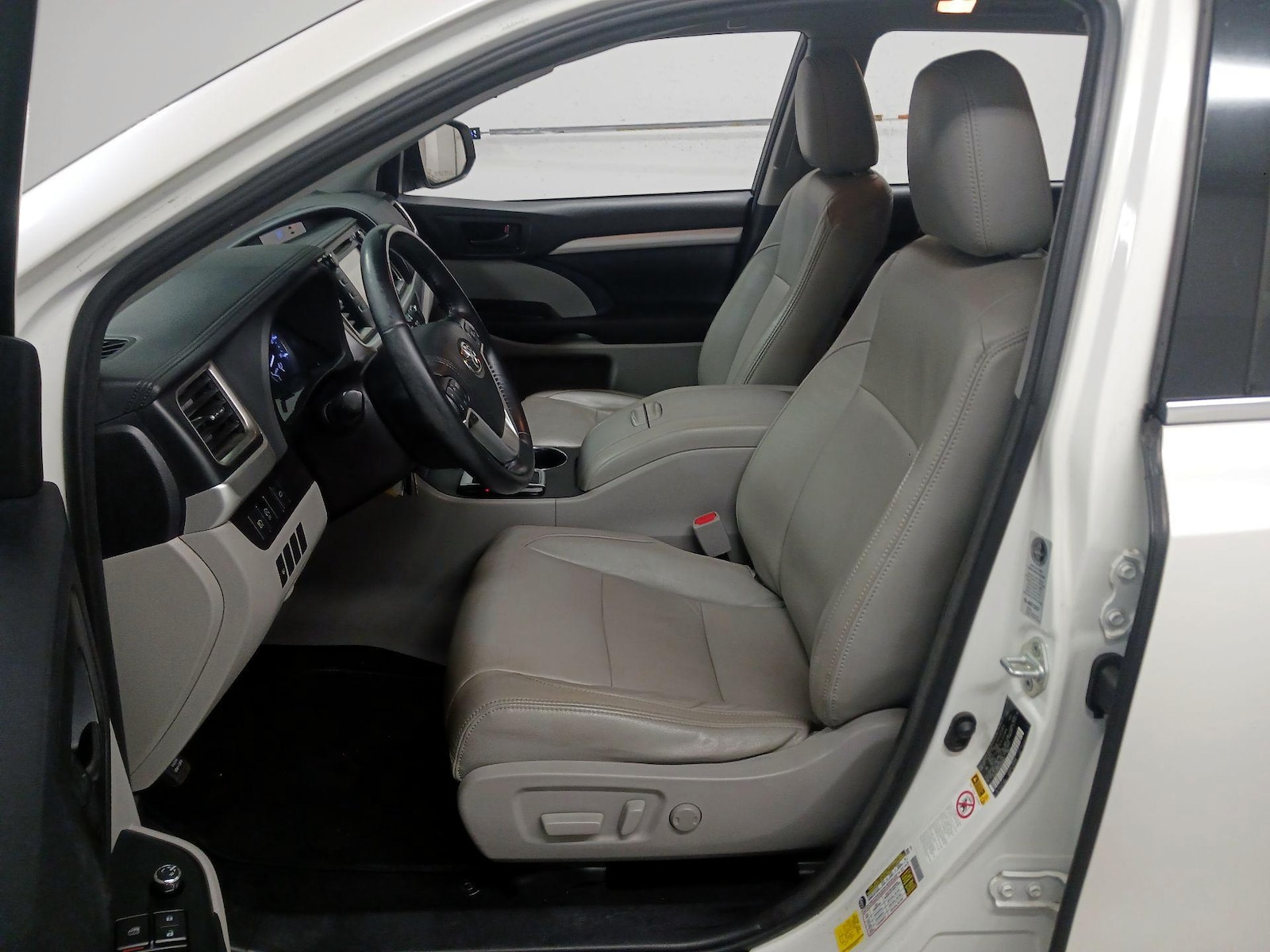 2018 Toyota Highlander LE Plus - Photo 12