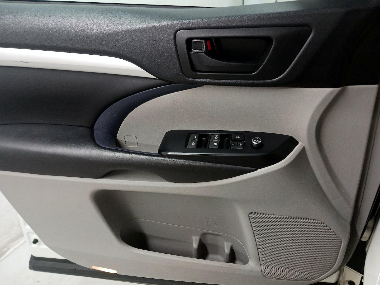 2018 Toyota Highlander LE Plus - Photo 13