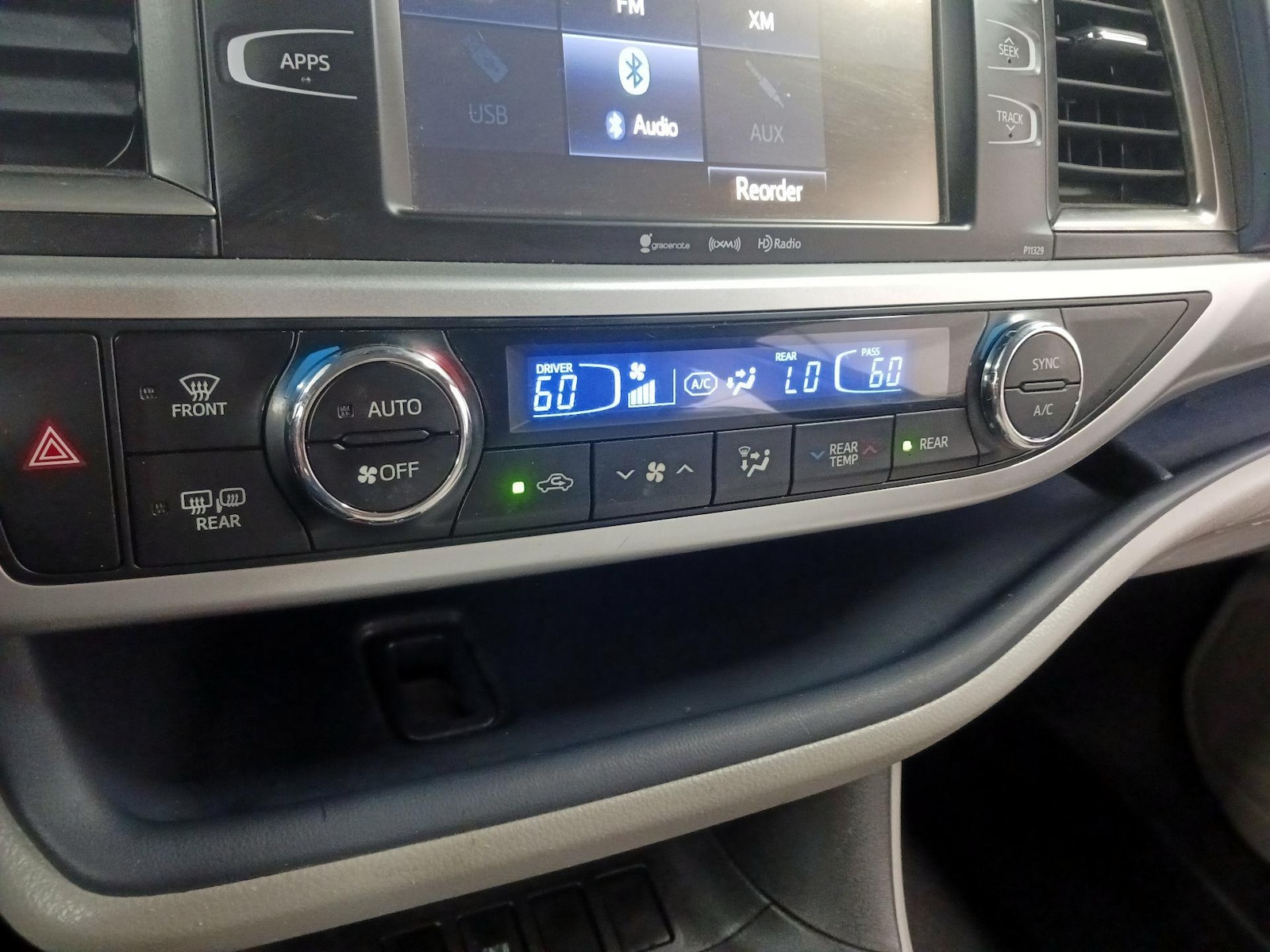 2018 Toyota Highlander LE Plus - Photo 17