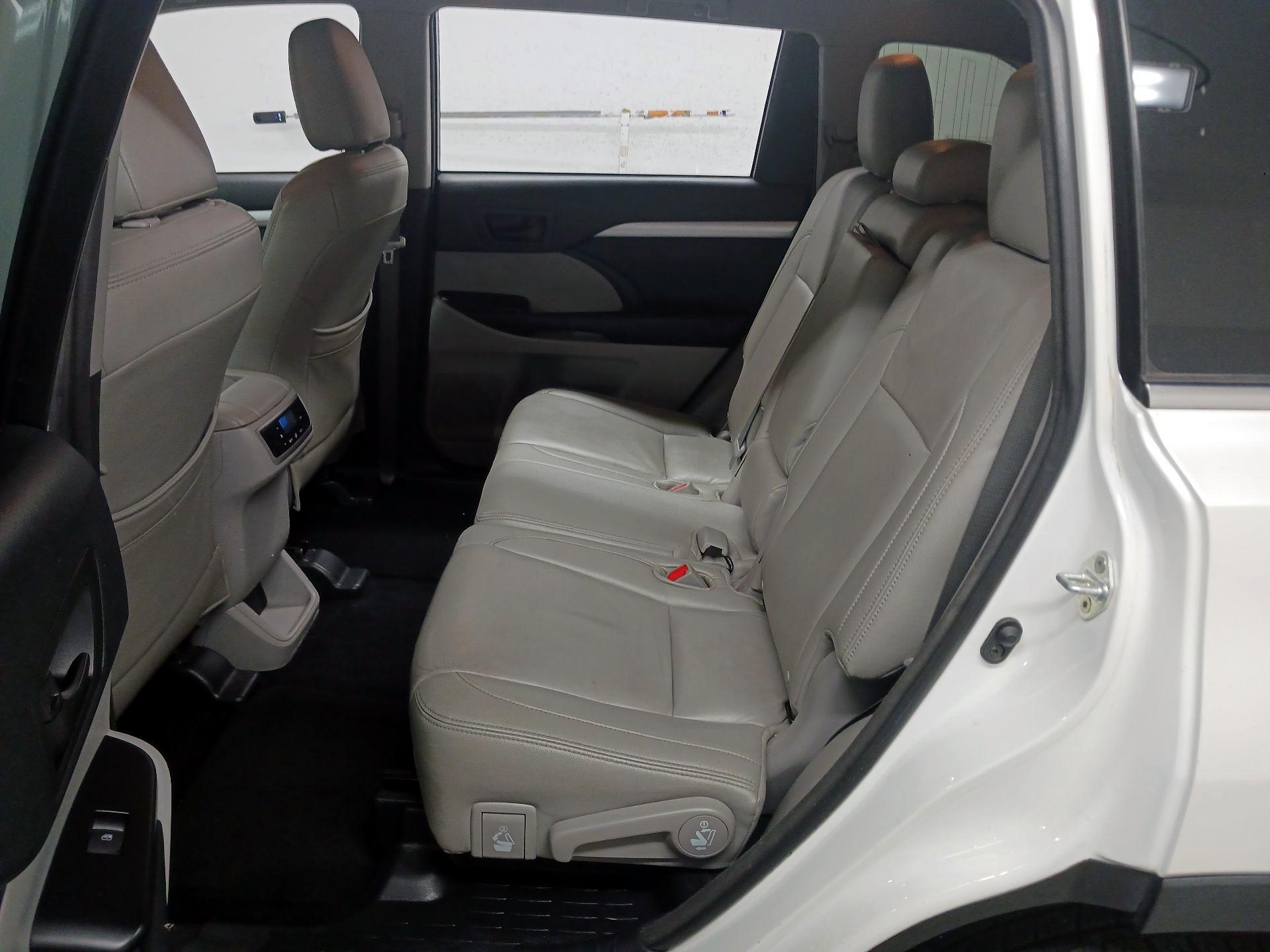 Thumbnail: 2018 Toyota Highlander - 19