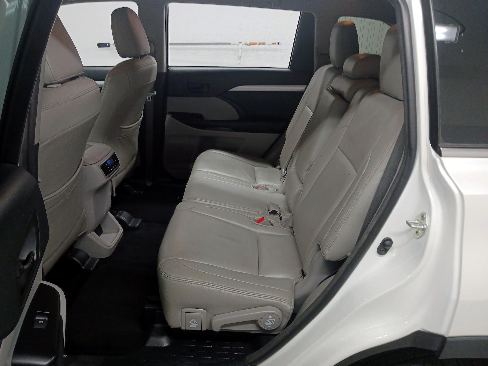 2018 Toyota Highlander LE Plus - Photo 20