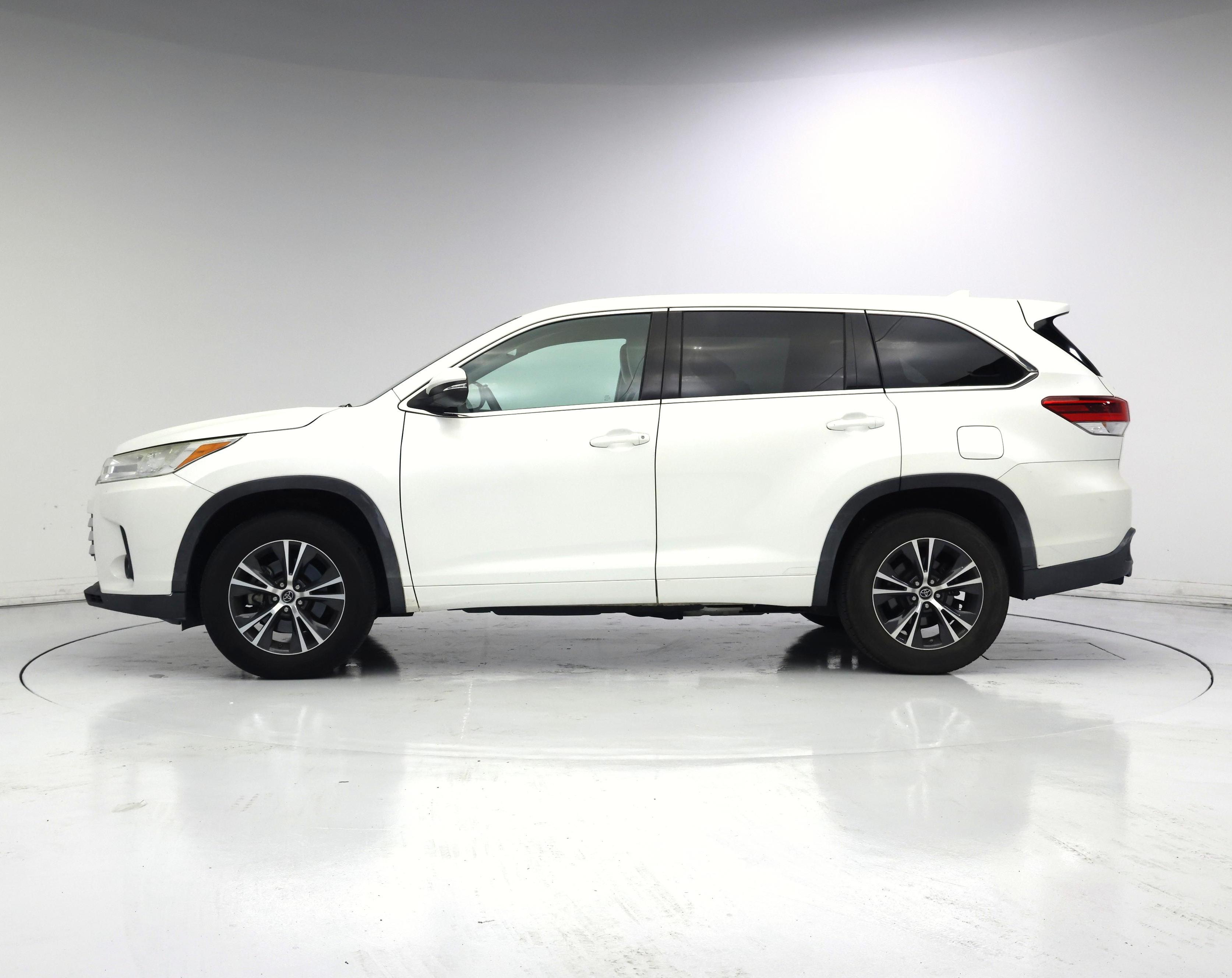 Thumbnail: 2018 Toyota Highlander - 3