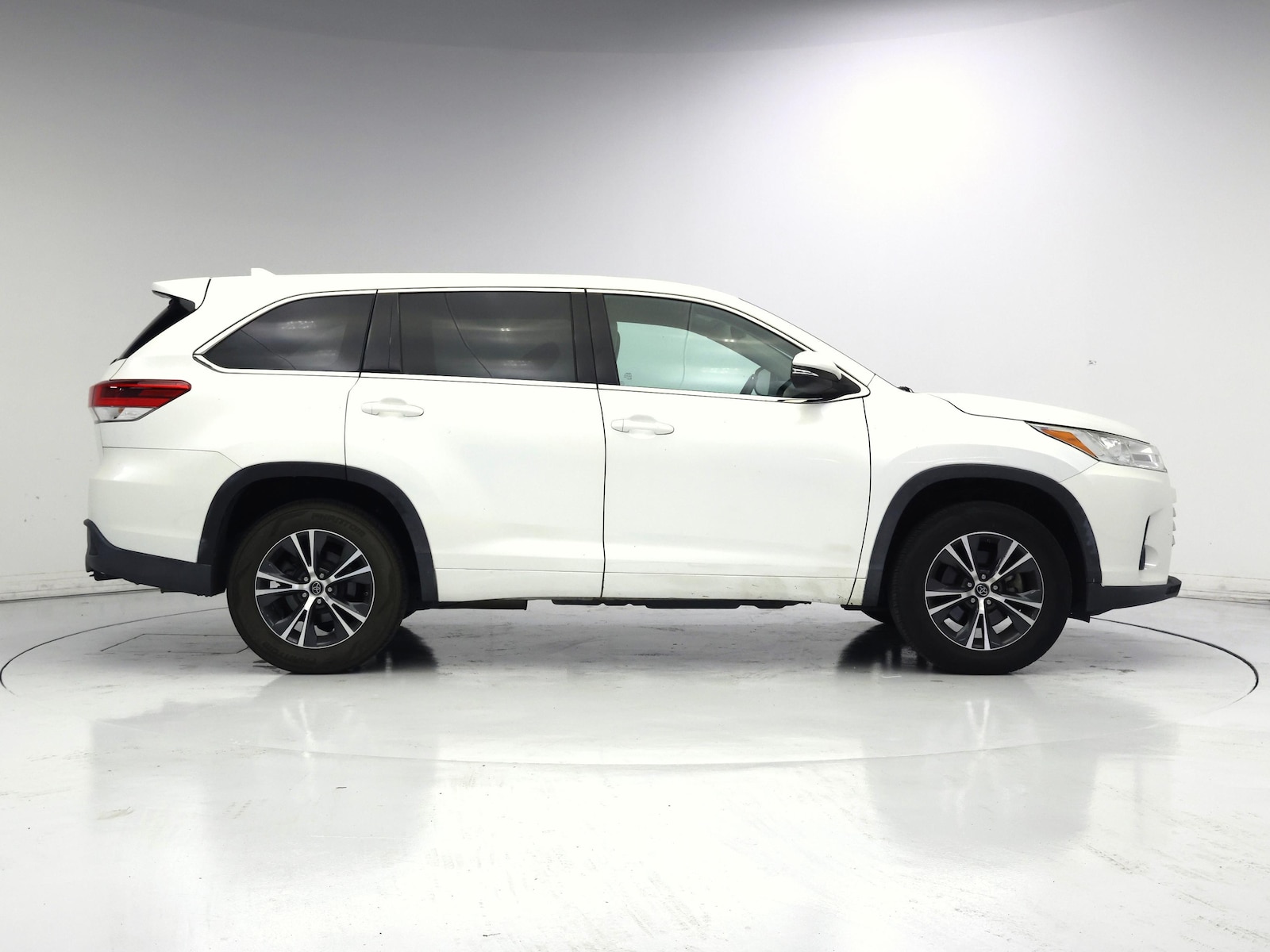2018 Toyota Highlander LE Plus - Photo 8