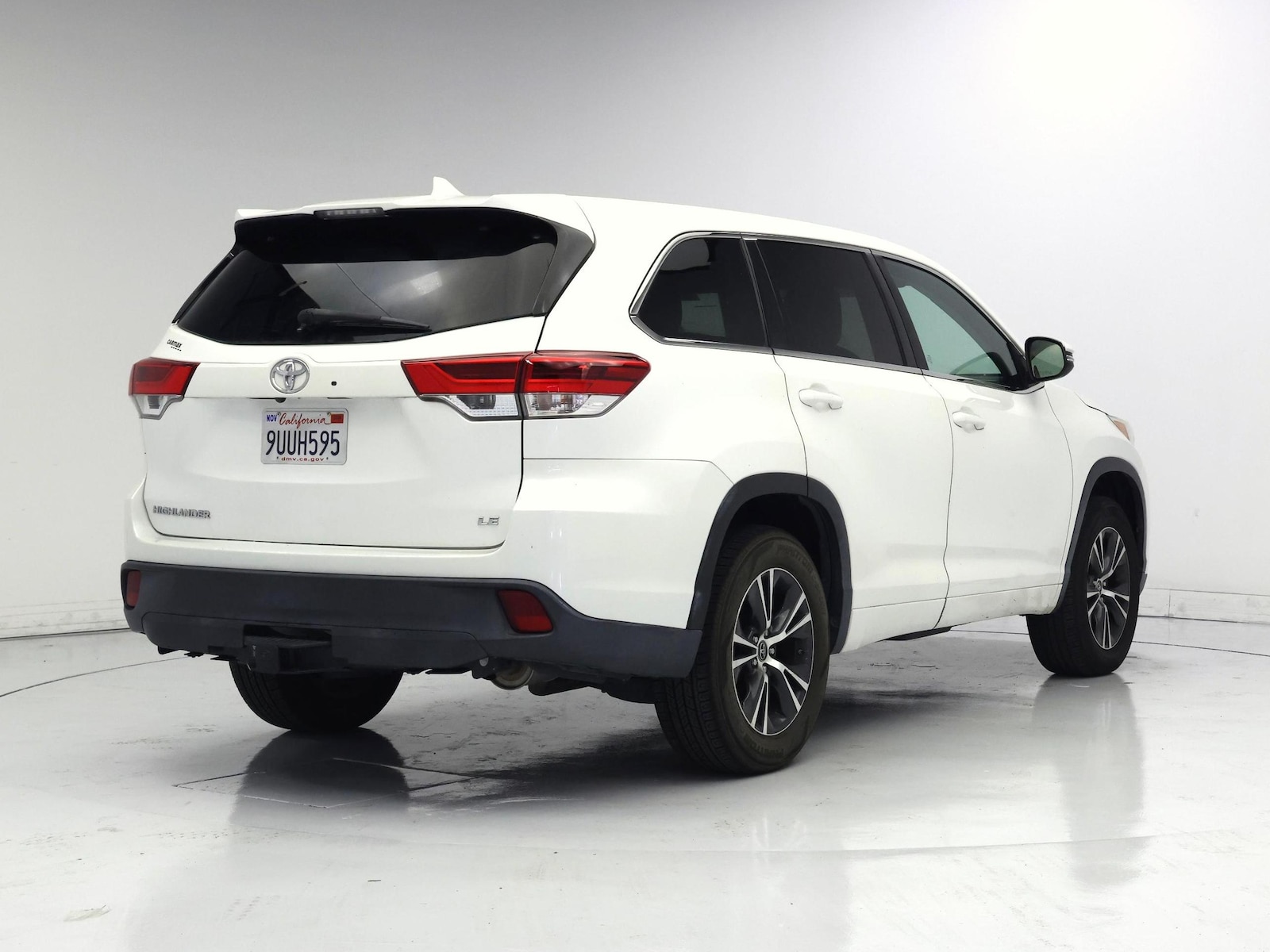 2018 Toyota Highlander LE Plus - Photo 9