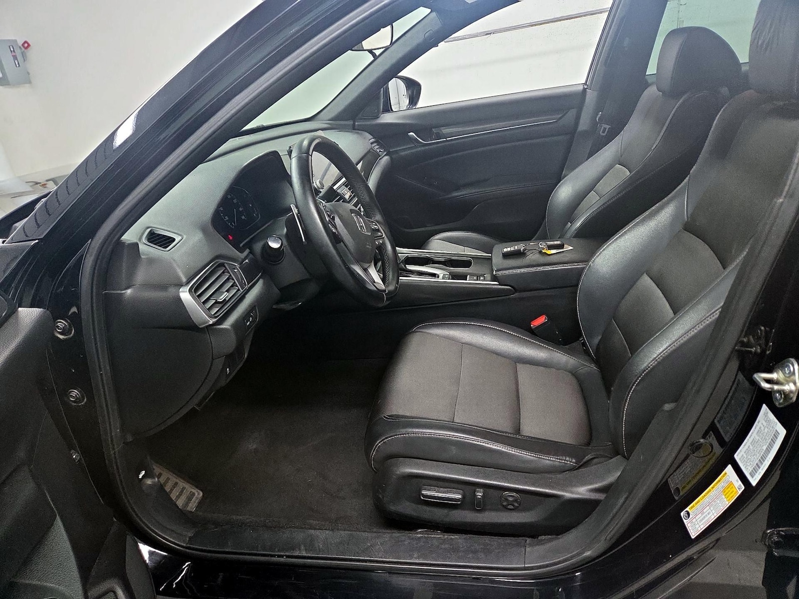 Power Seat(s) & Side Airbags