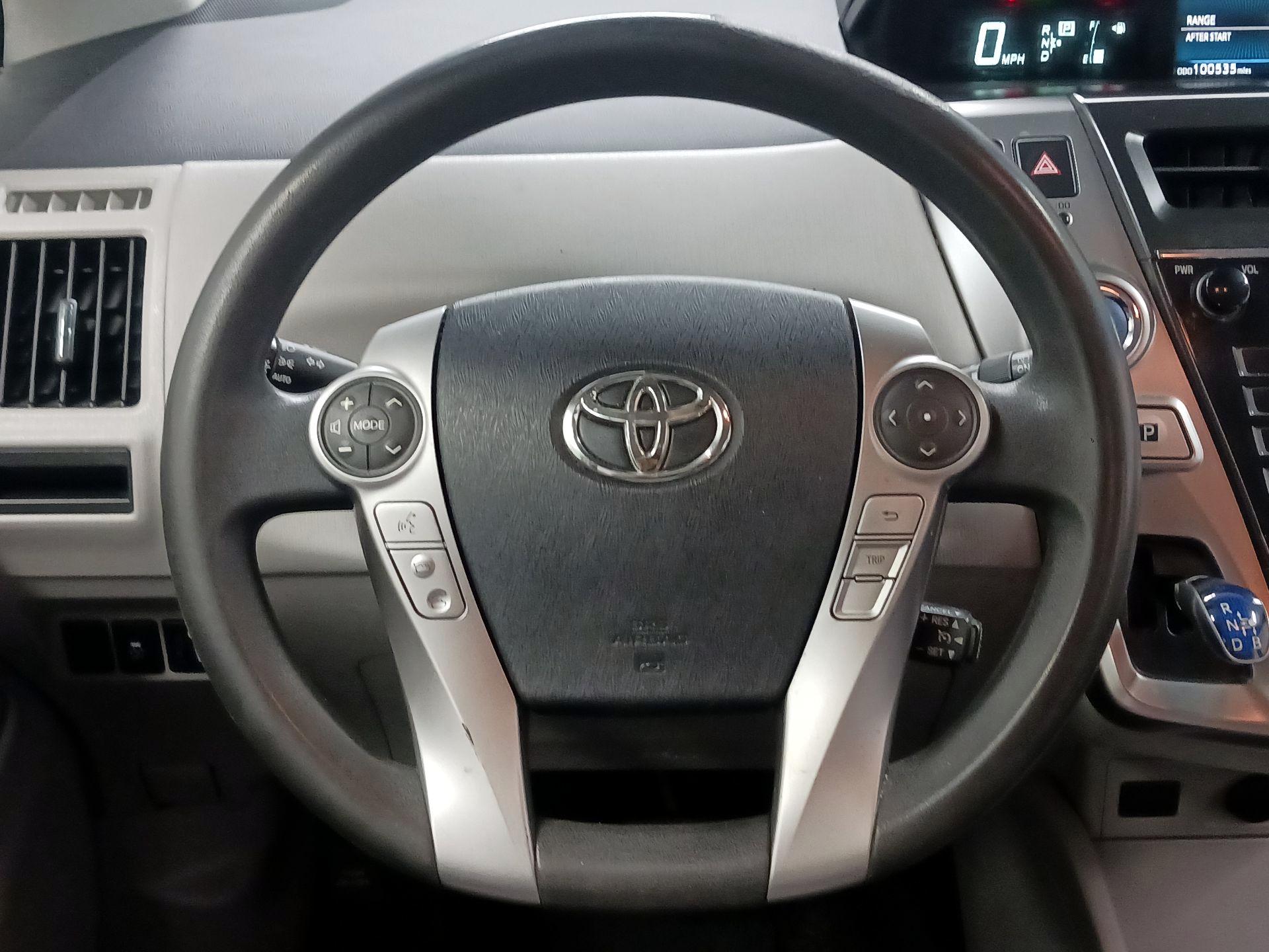Thumbnail: 2016 Toyota Prius v - 10