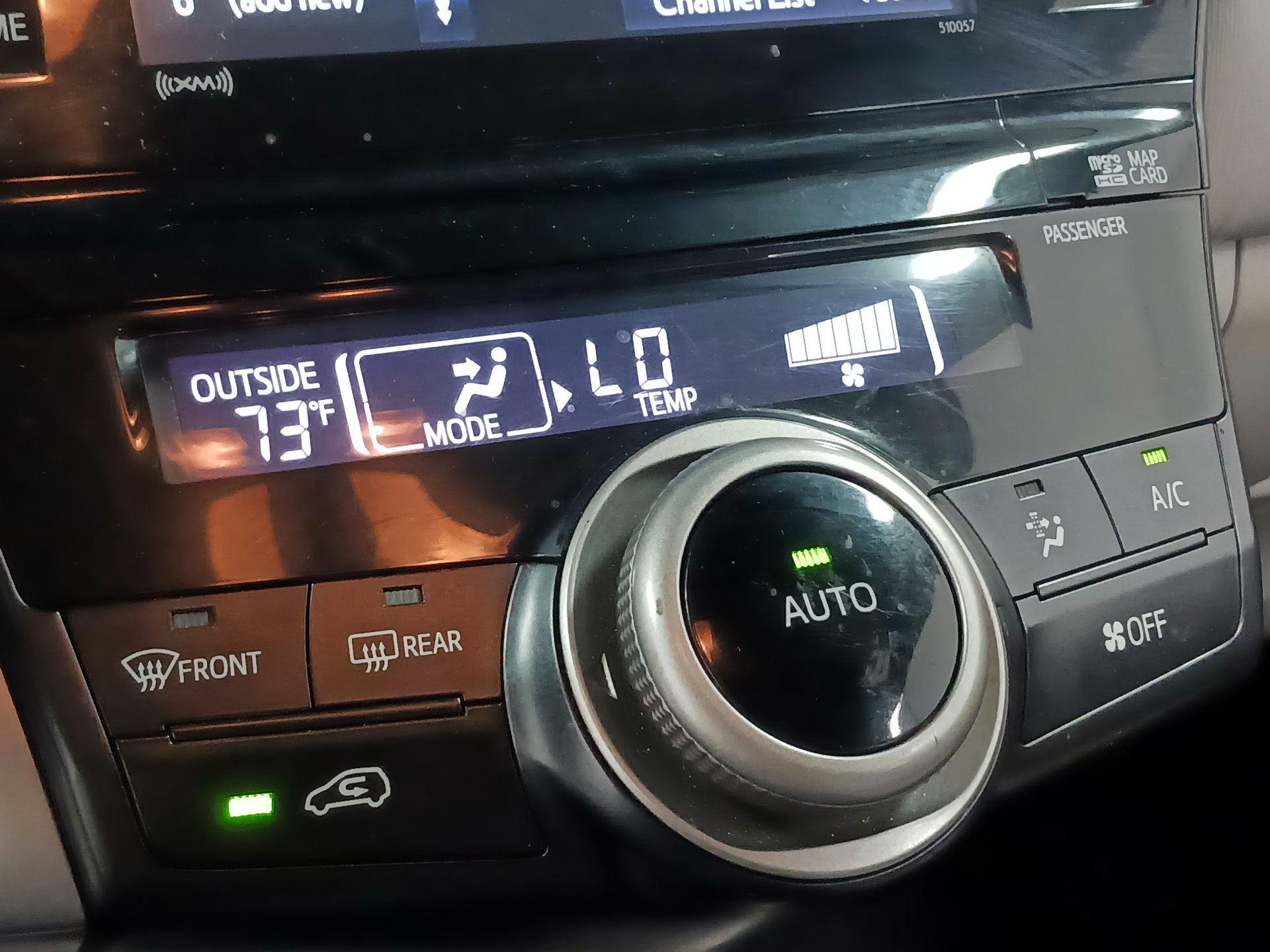 Thumbnail: 2016 Toyota Prius v - 16