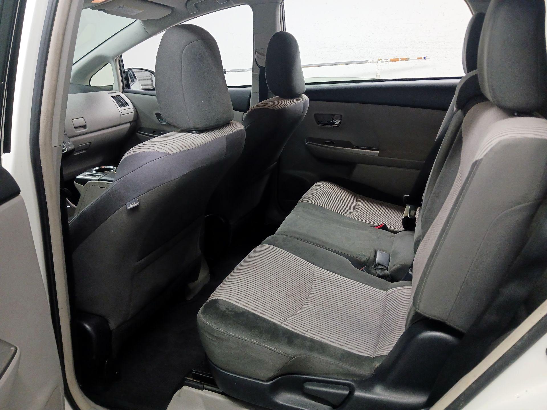 Thumbnail: 2016 Toyota Prius v - 19