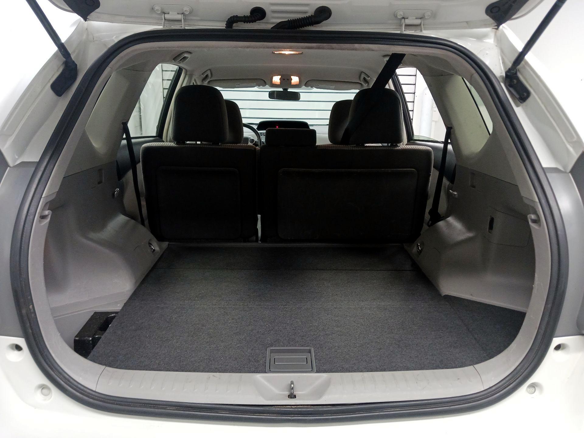 Thumbnail: 2016 Toyota Prius v - 20