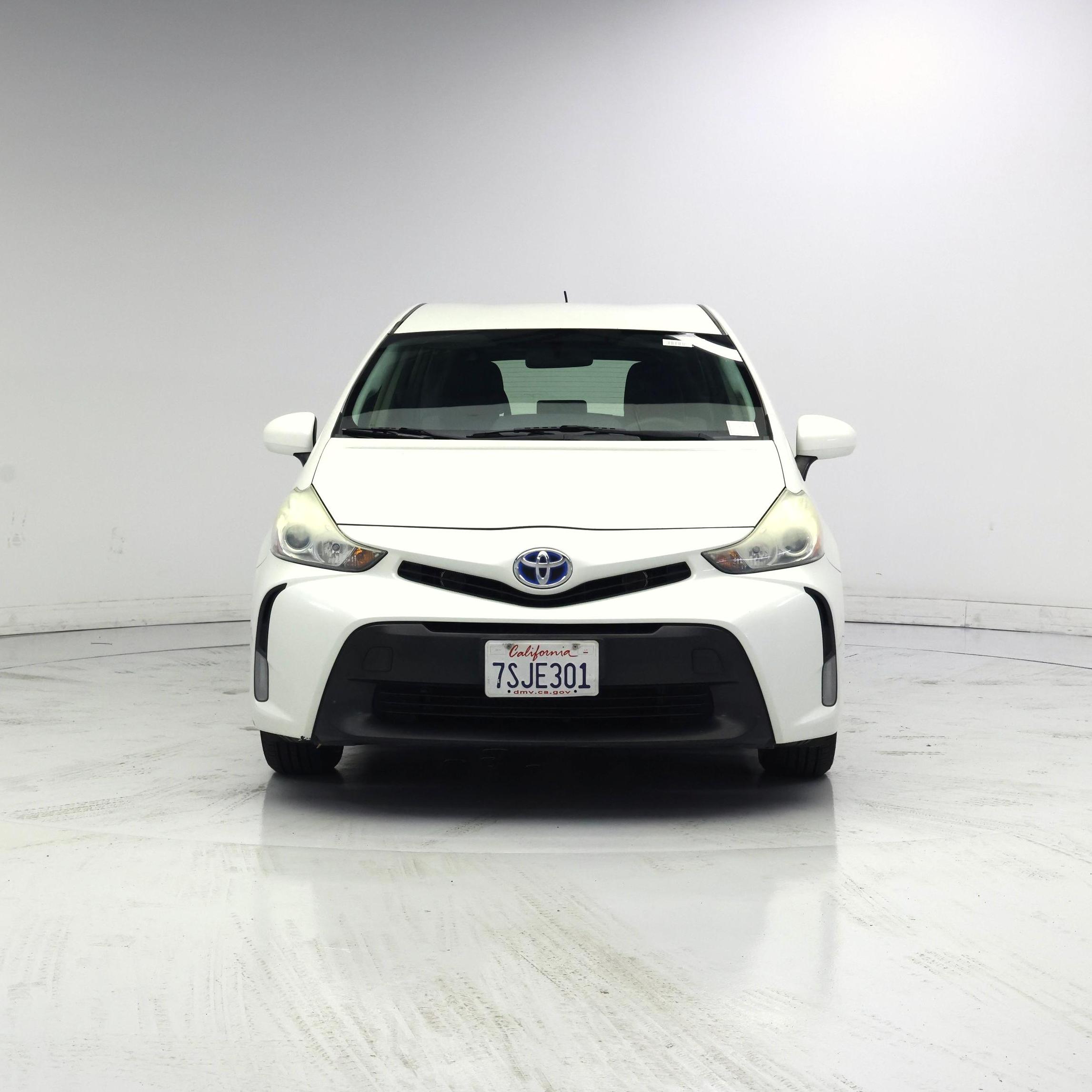 Thumbnail: 2016 Toyota Prius v - 5