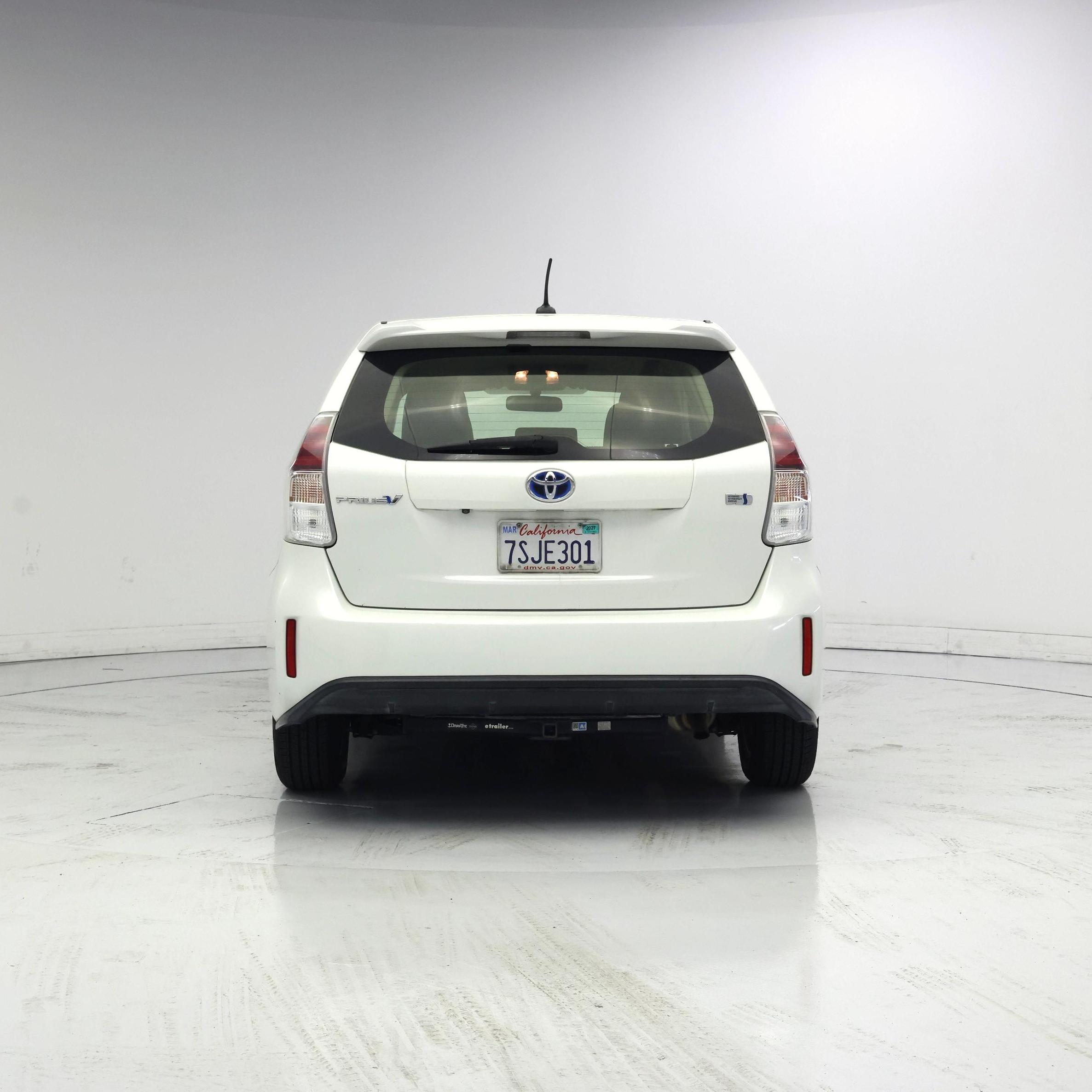 Thumbnail: 2016 Toyota Prius v - 6