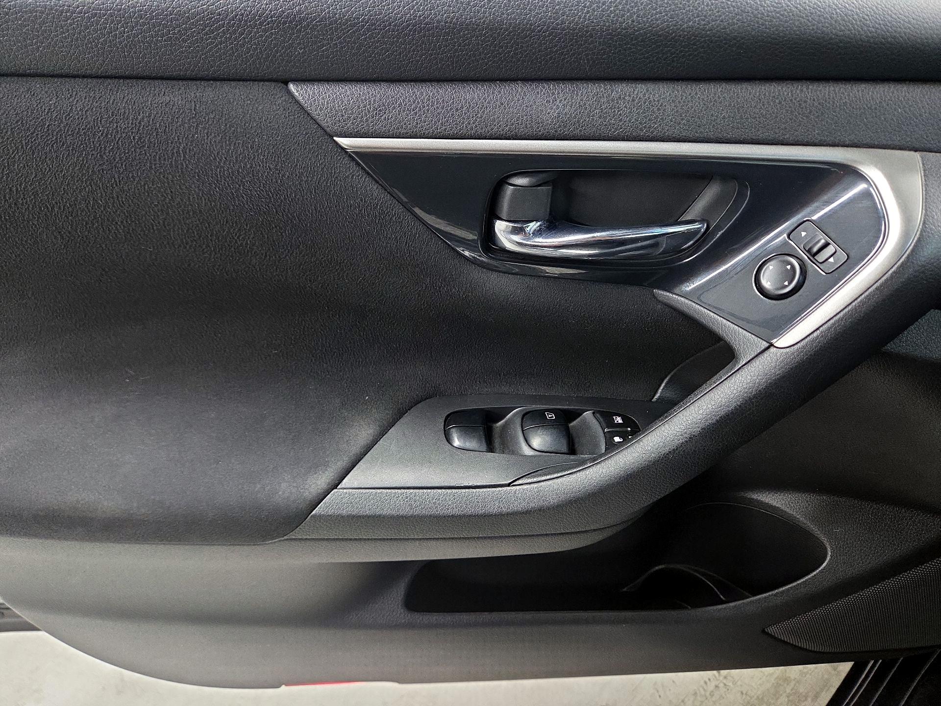 Thumbnail: 2014 Nissan Altima - 10