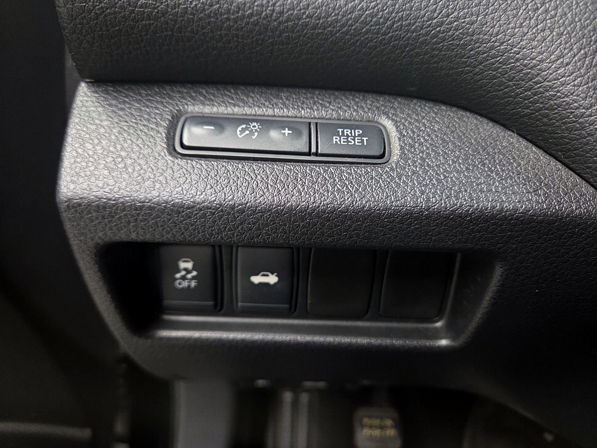 Thumbnail: 2014 Nissan Altima - 11