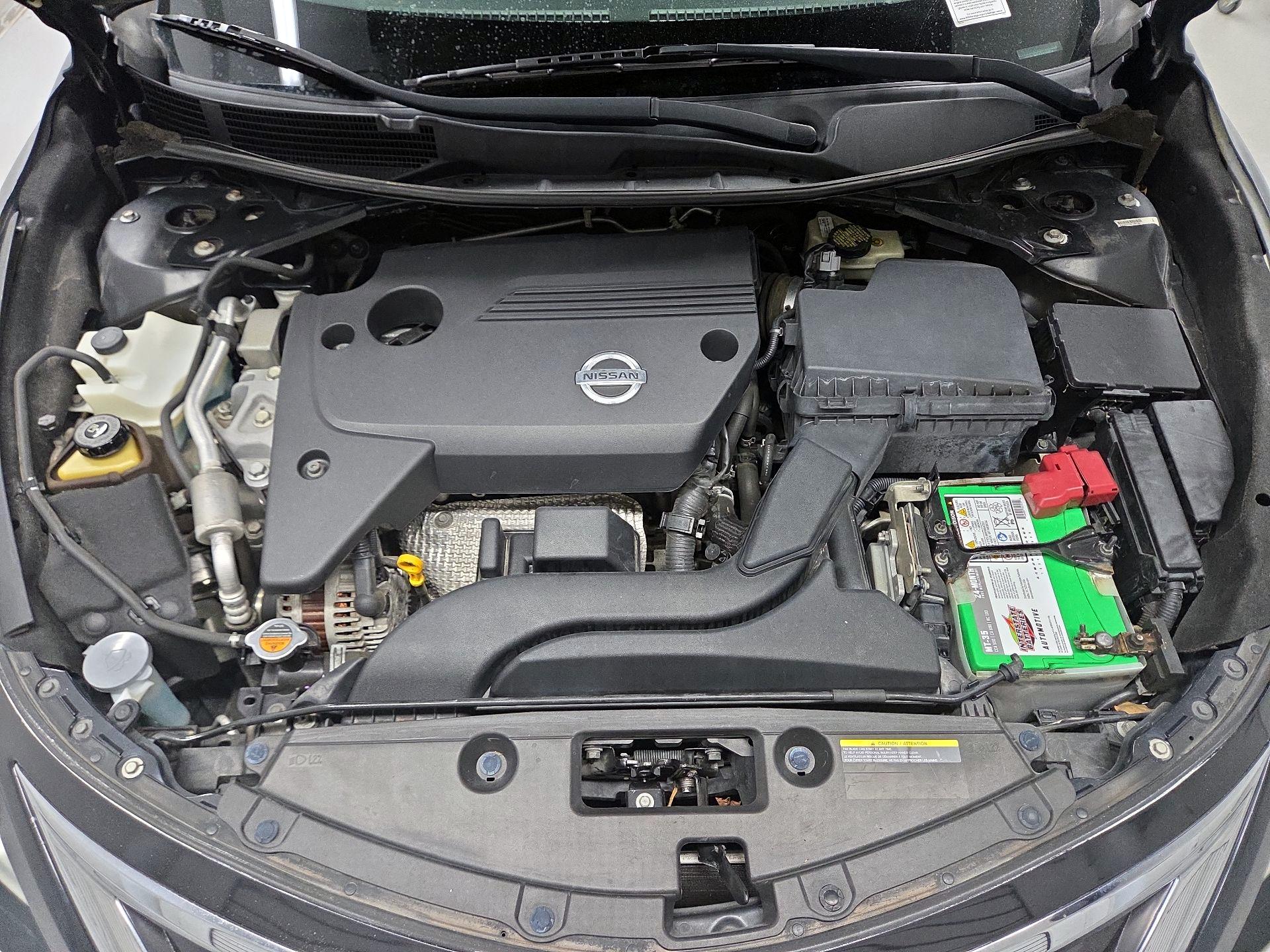 Thumbnail: 2014 Nissan Altima - 17