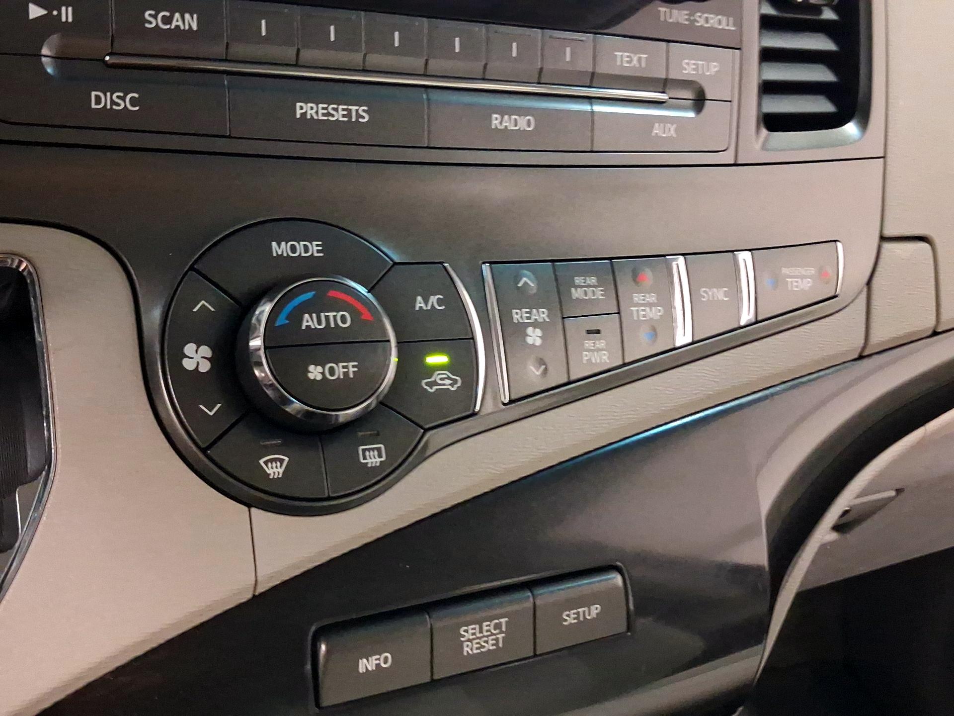 Thumbnail: 2014 Toyota Sienna - 12