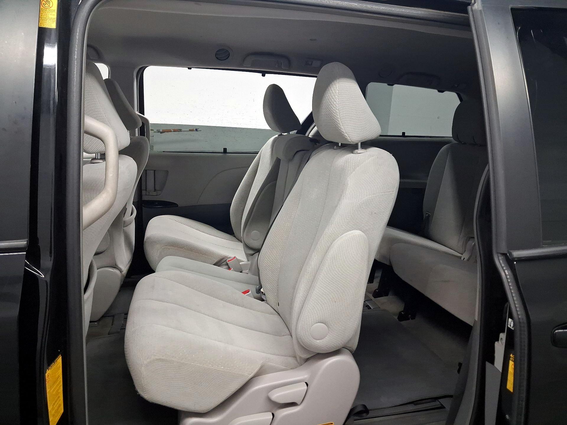 Thumbnail: 2014 Toyota Sienna - 14