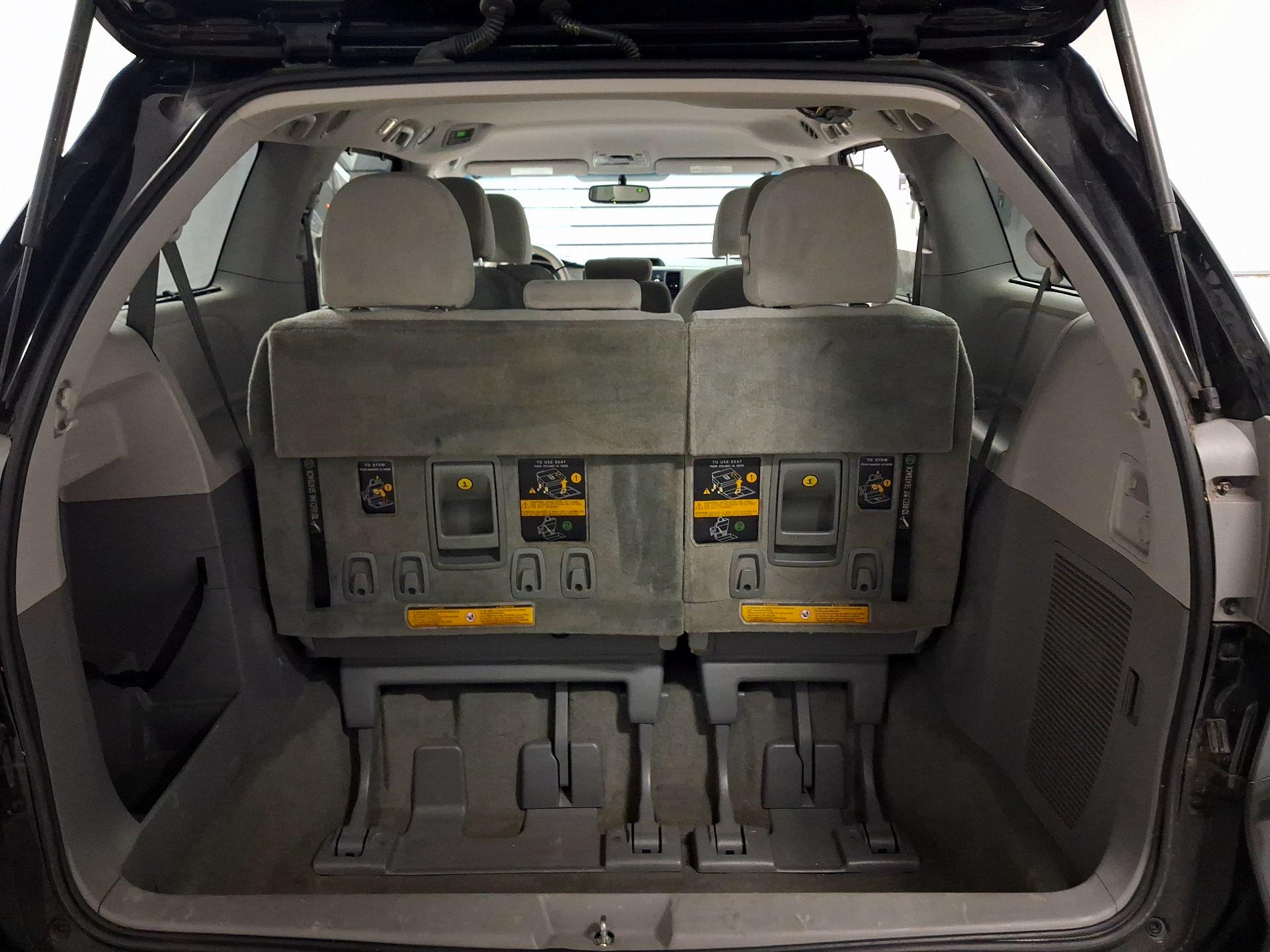 Thumbnail: 2014 Toyota Sienna - 15