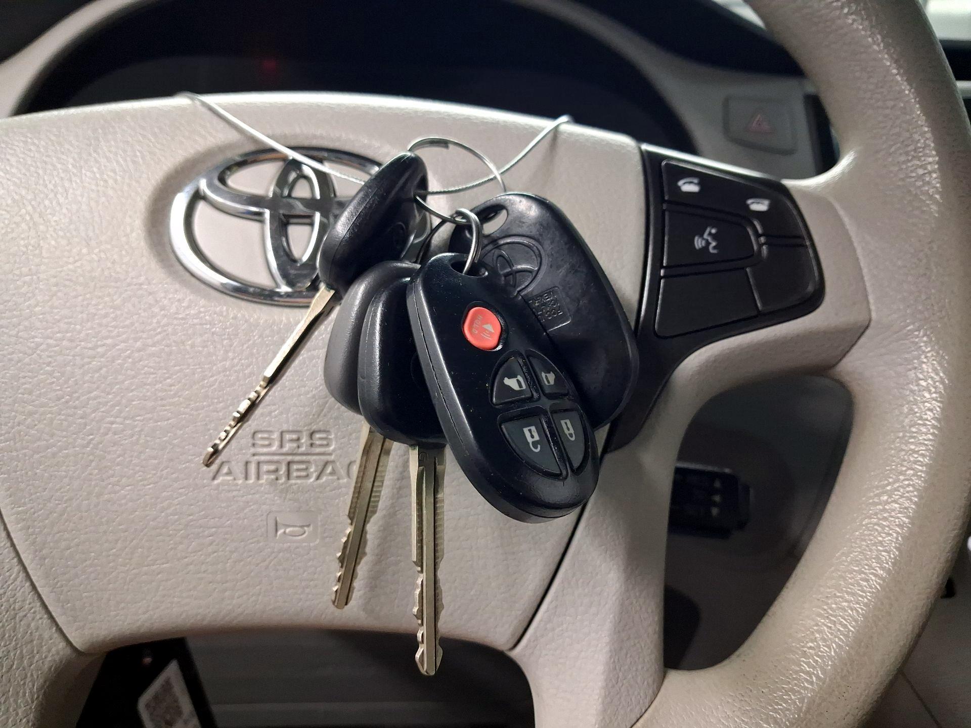 Thumbnail: 2014 Toyota Sienna - 17