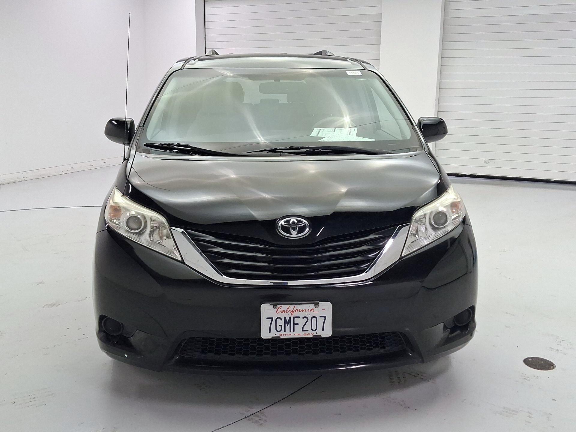 Thumbnail: 2014 Toyota Sienna - 2