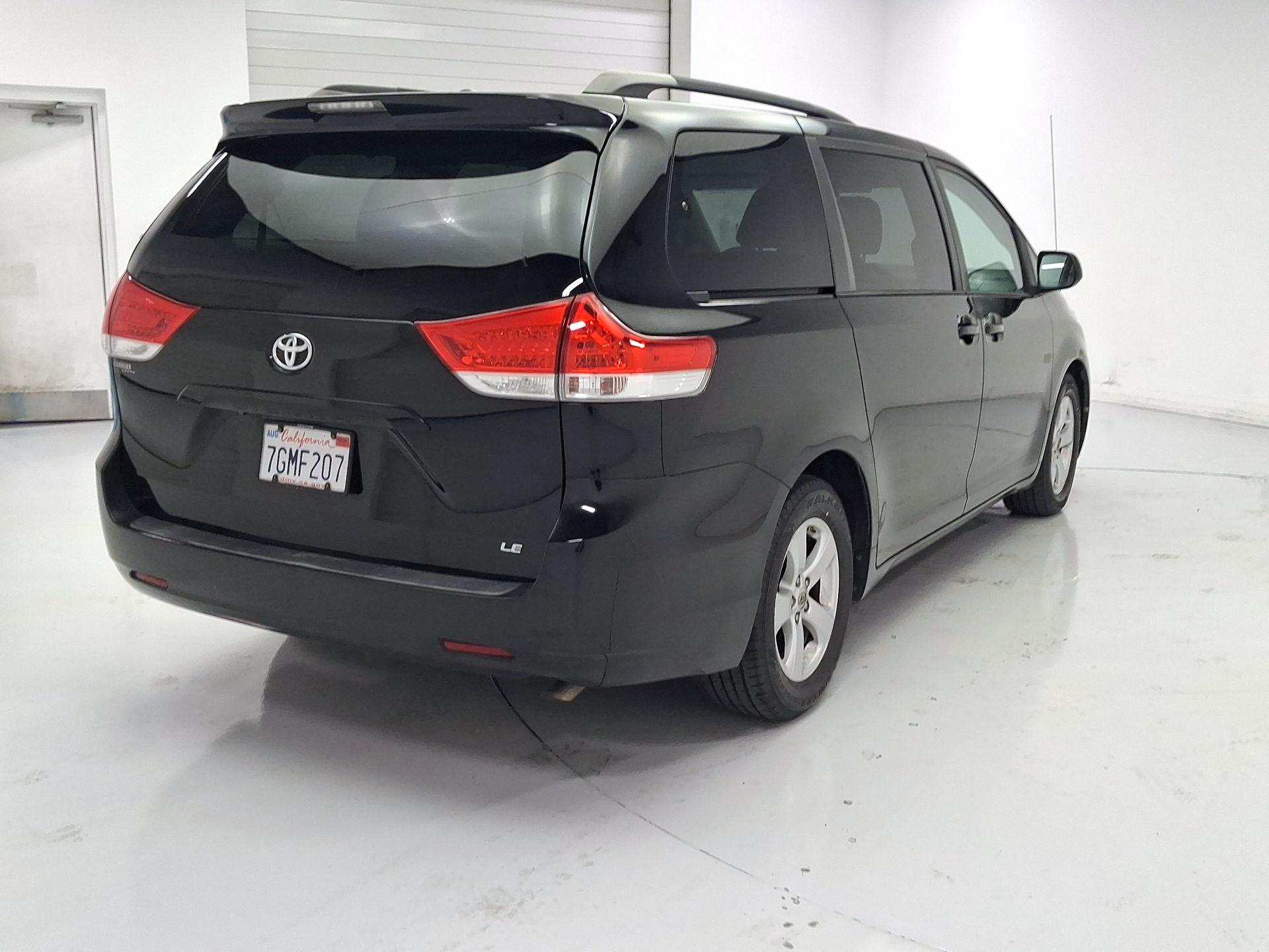 Thumbnail: 2014 Toyota Sienna - 5