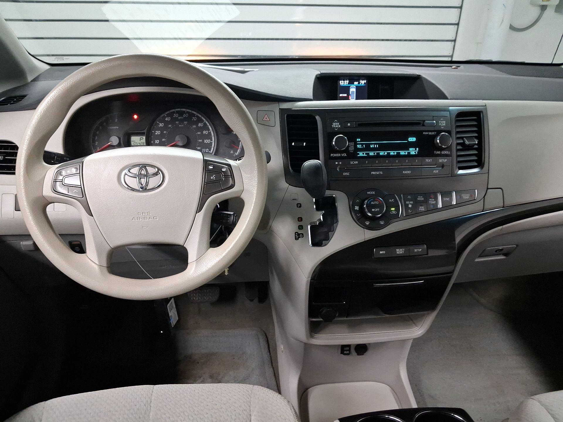 Thumbnail: 2014 Toyota Sienna - 8