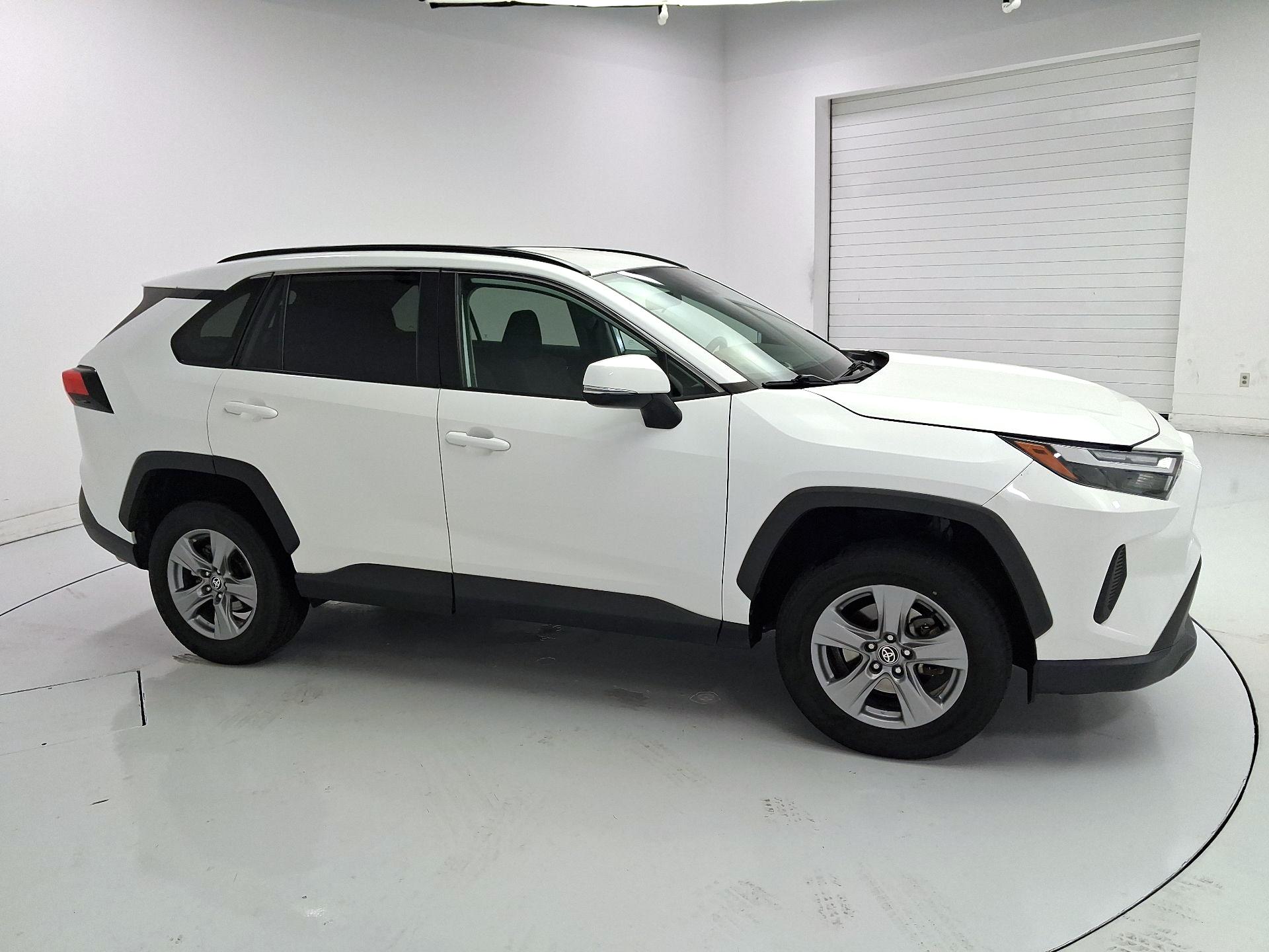 Thumbnail: 2022 Toyota RAV4 - 4