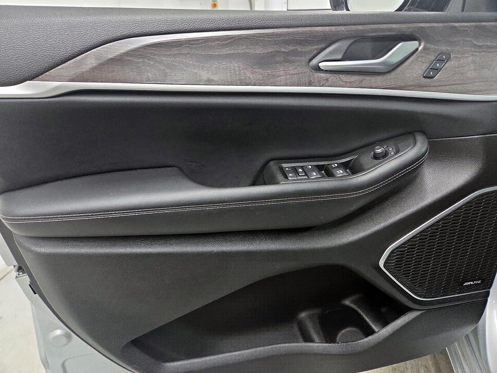 2024 Jeep Grand Cherokee Anniversary Edition 4xe - Photo 11