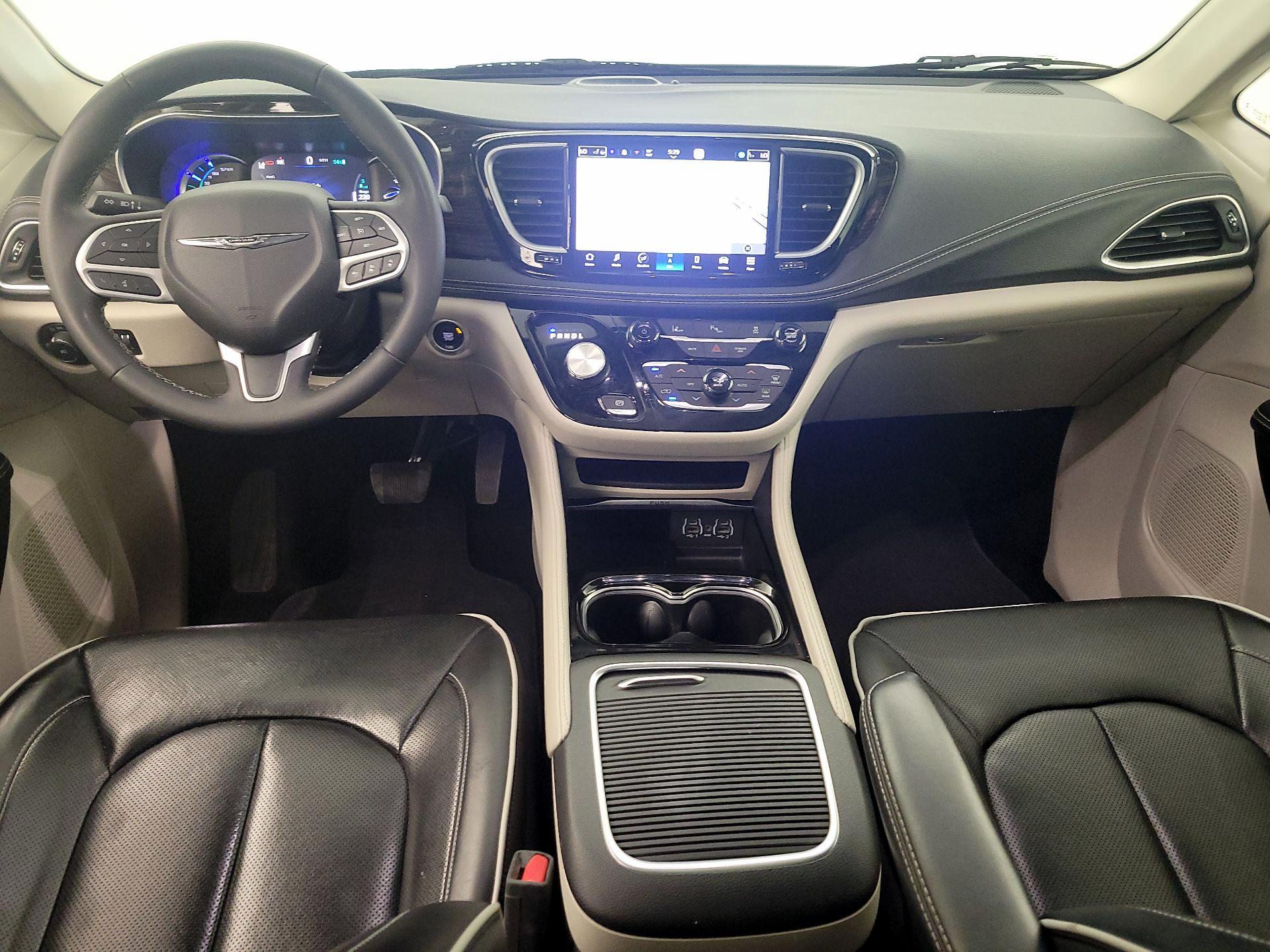 Thumbnail: 2023 Chrysler Pacifica - 9