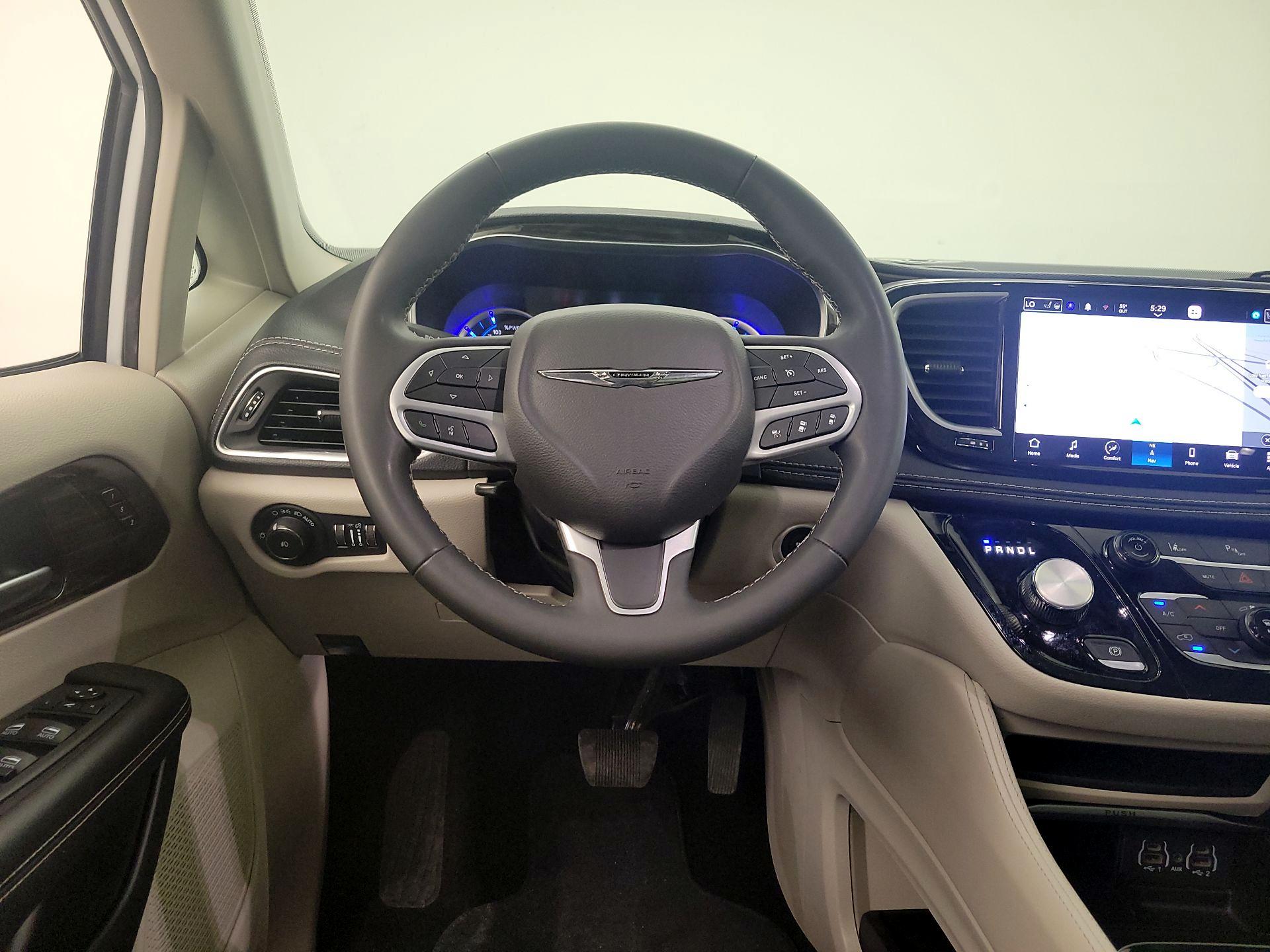 Thumbnail: 2023 Chrysler Pacifica - 10