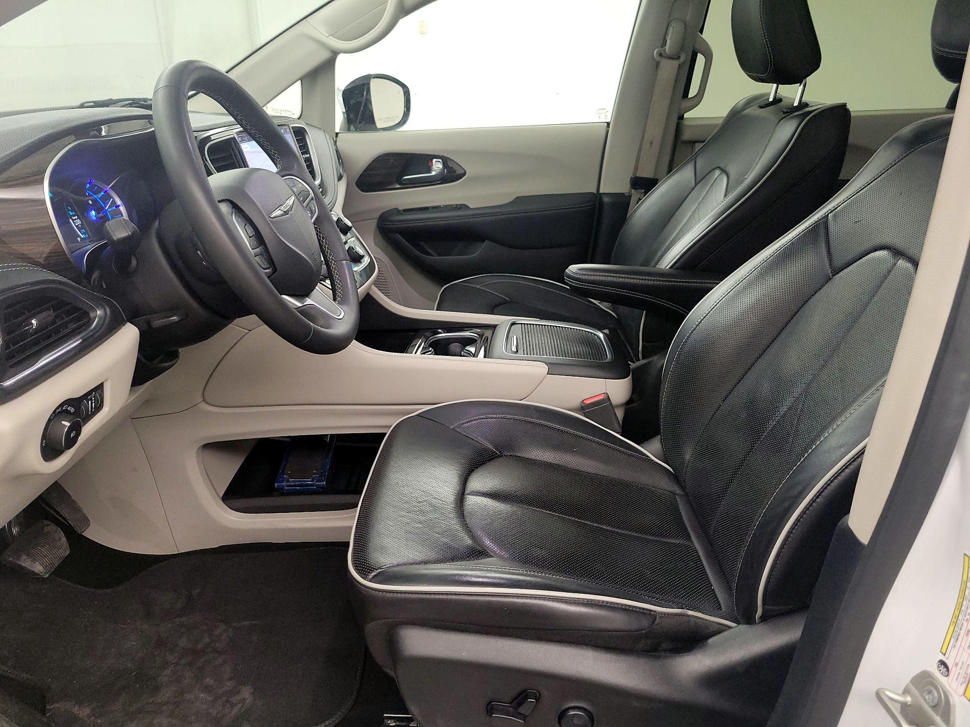 Thumbnail: 2023 Chrysler Pacifica - 11