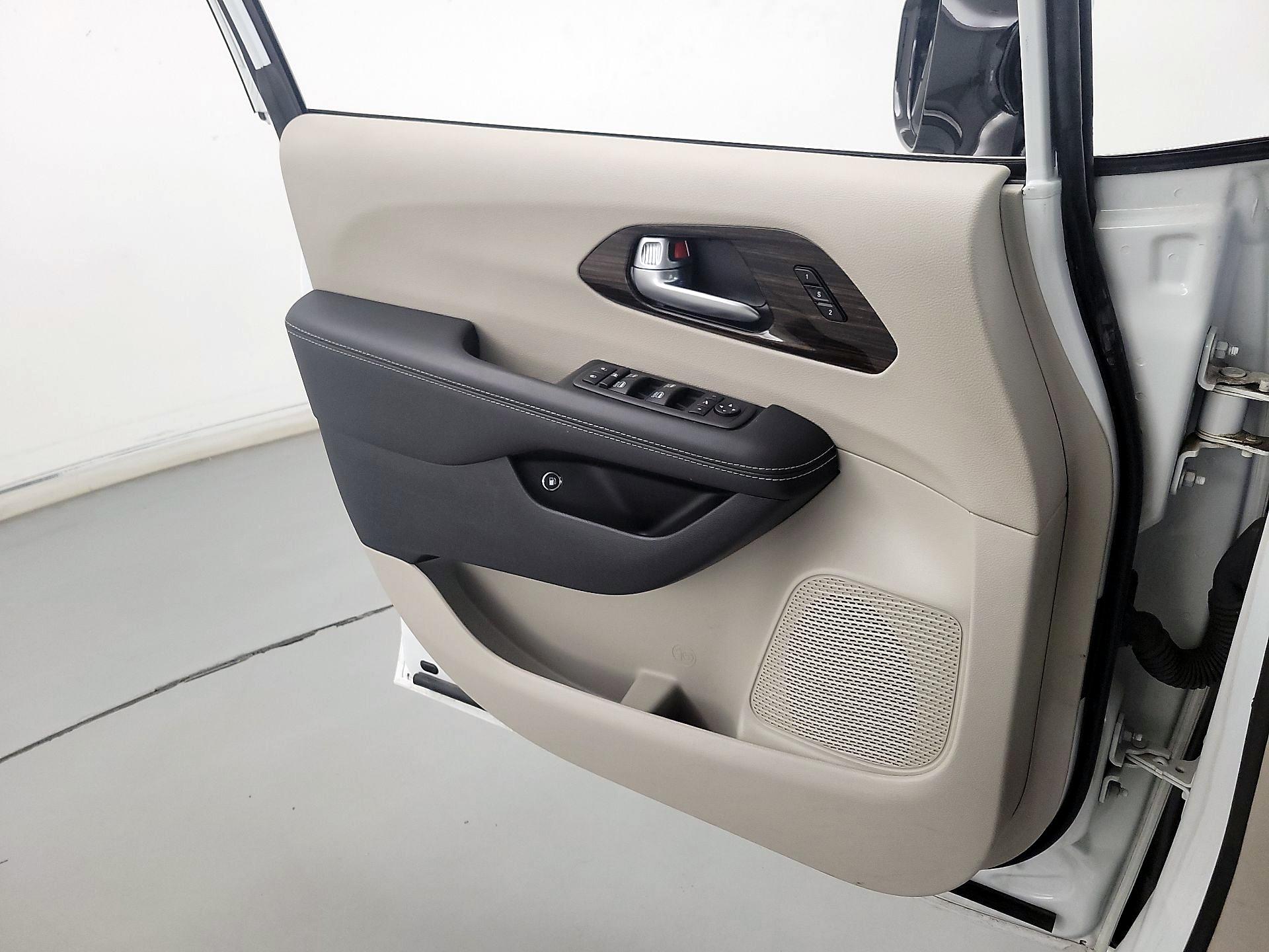 Thumbnail: 2023 Chrysler Pacifica - 12