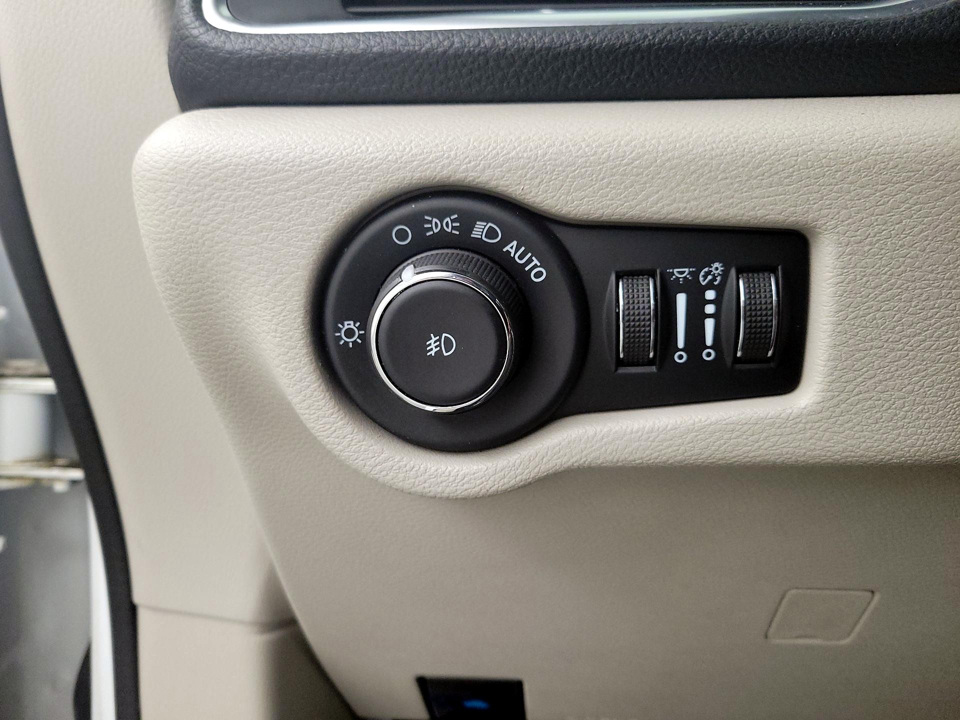 Thumbnail: 2023 Chrysler Pacifica - 13