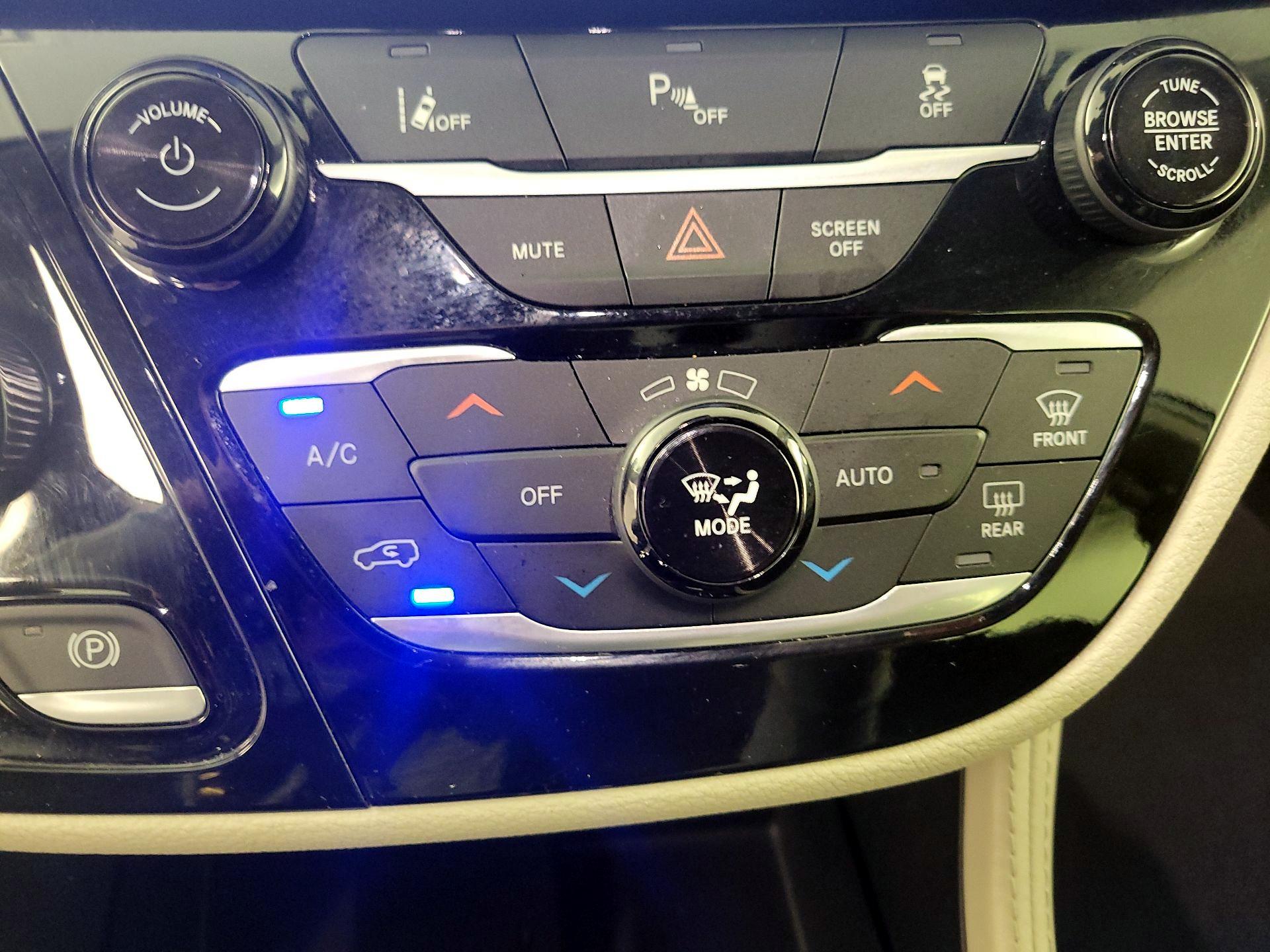 Thumbnail: 2023 Chrysler Pacifica - 17