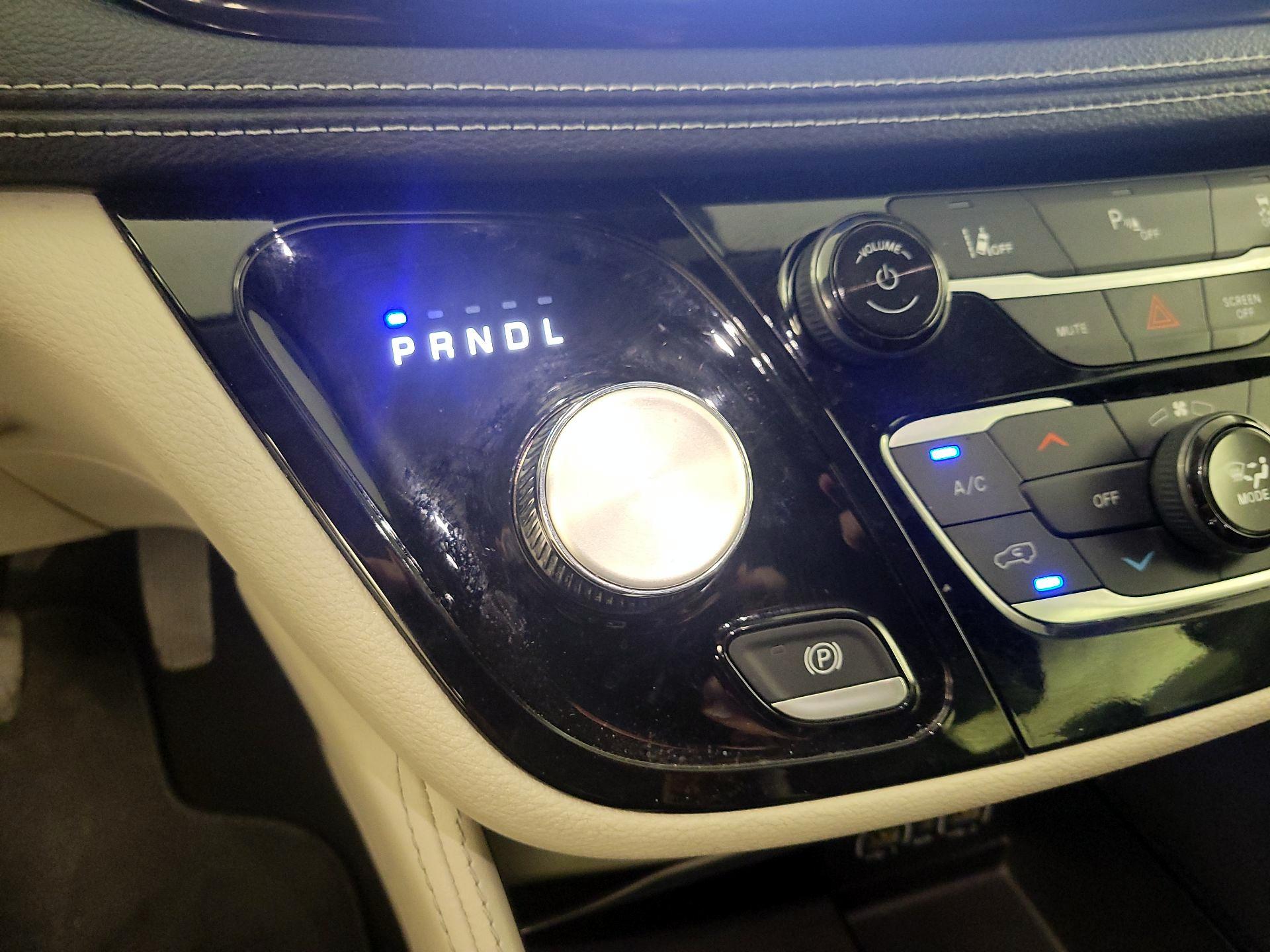 Thumbnail: 2023 Chrysler Pacifica - 18